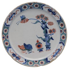 De Grieckse A - Niederländischer Delfter Wachtelteller im Kakiemon-Stil, frühes 18. Jahrhundert
