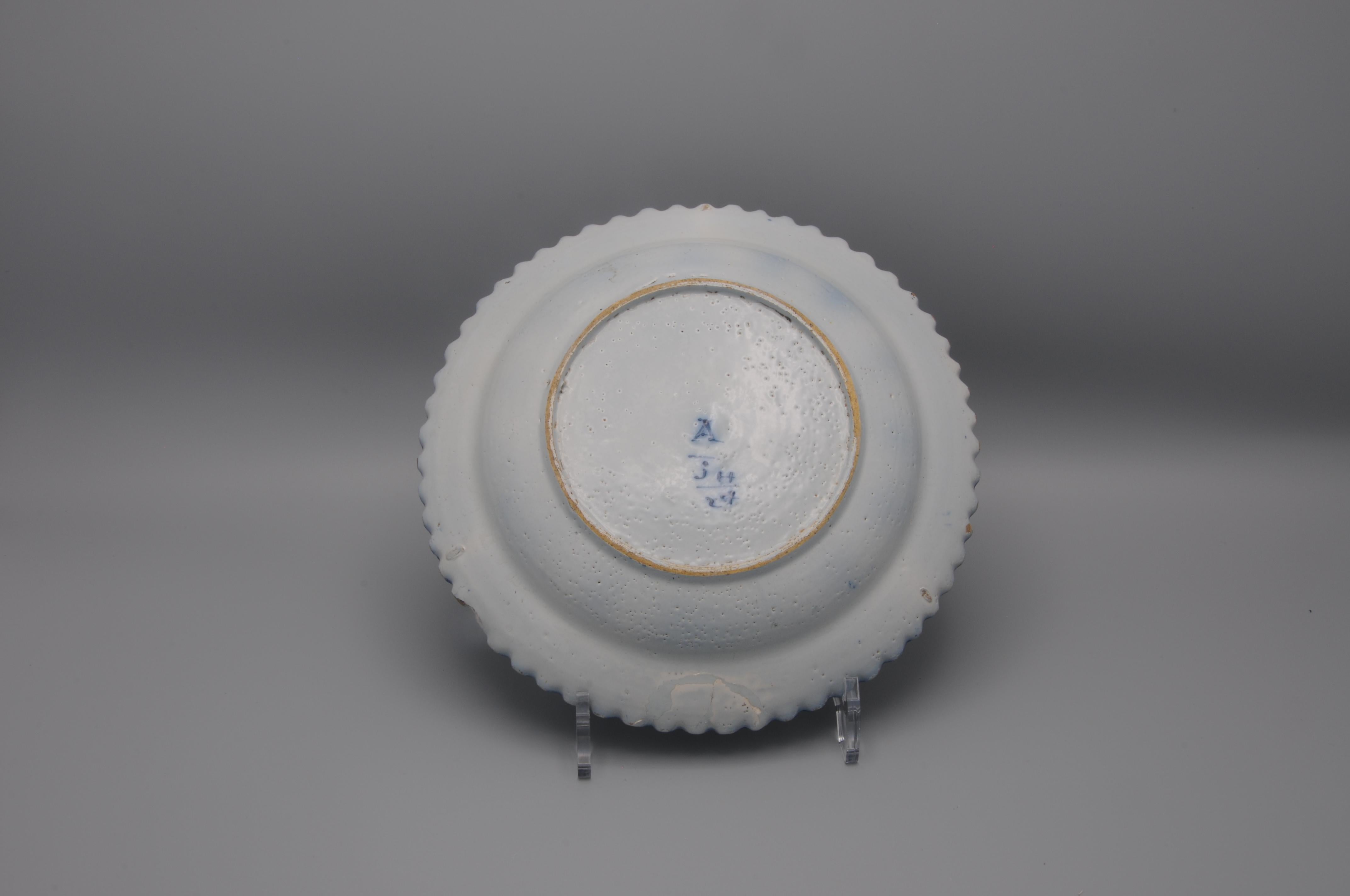 Chinoiseries De Grieksche A - Assiette de Delft du 18e siècle à bord échancré en vente