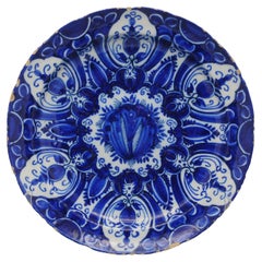 De Grieksche A - Cargador de Delft con borde escalonado, siglo XVIII