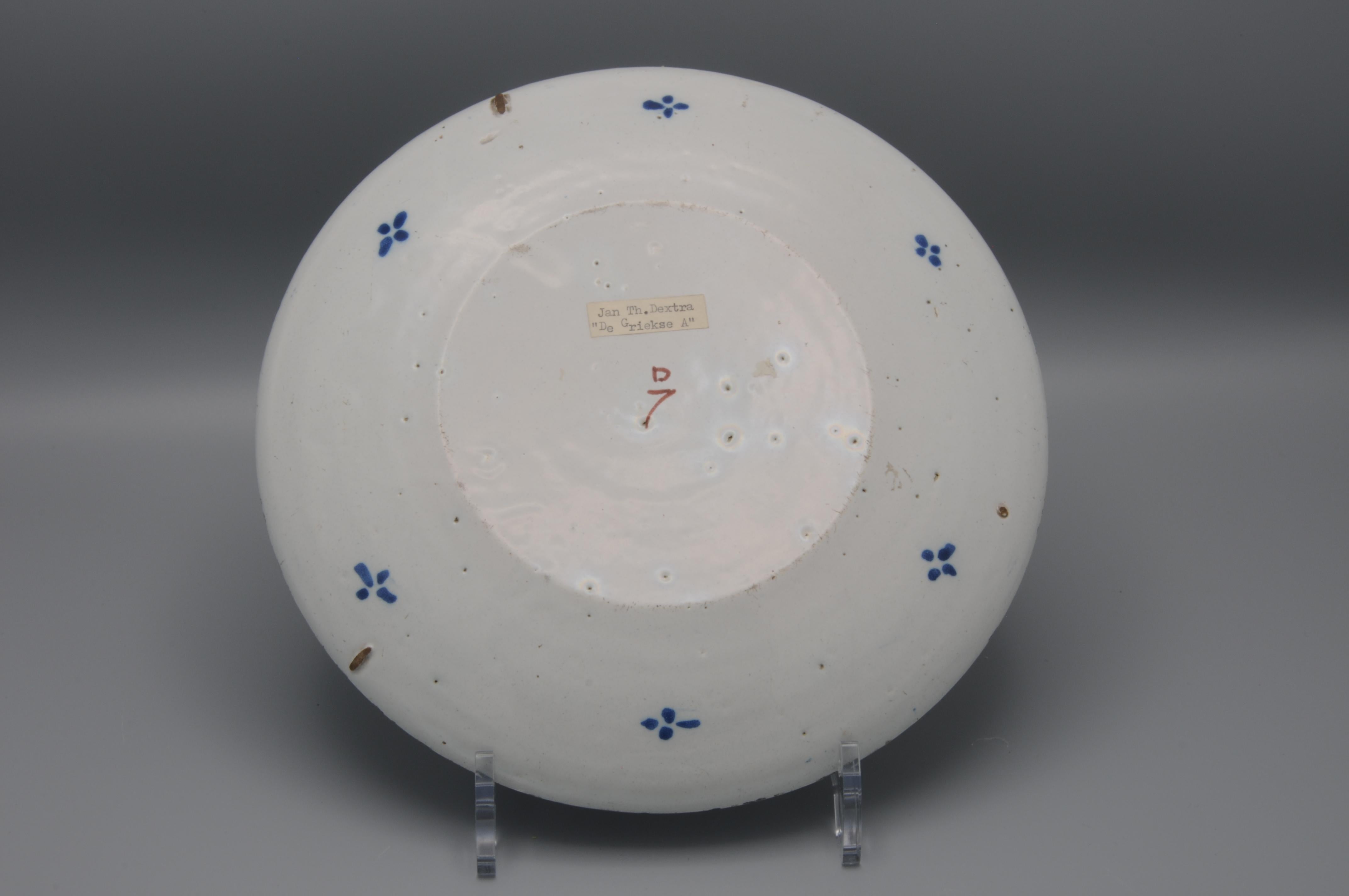 Rococo ''De Grieksche A', Dextra - Polychrome Delft plate For Sale