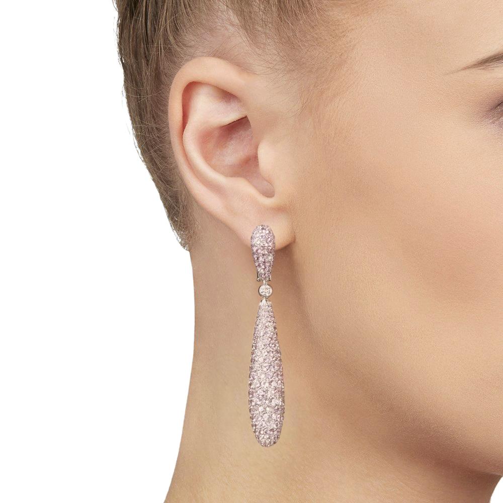 These Earrings by De Grisogono is from their Gocce collection and features 590 round cut pink Sapphires and 30 round brilliant cut Diamonds of 1.55ct total colour E-F, clarity VVS, made in 18k White Gold. The dimensions are 6.7cm x 1.2cm. The total
