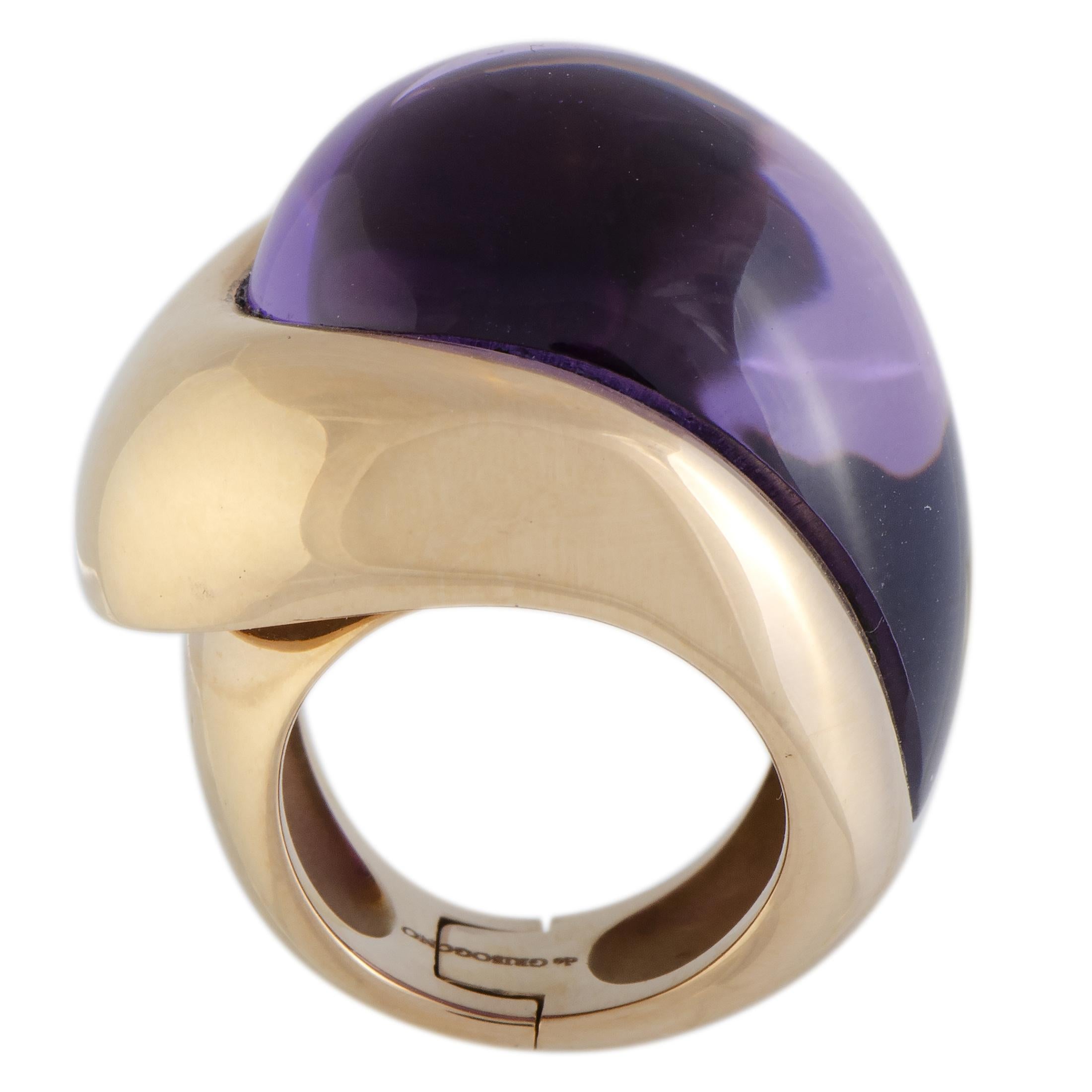 Accentuate your ensembles in a compellingly fashionable manner with this fabulous jewelry piece that boasts eye-catching unconventional design and exquisite craftsmanship quality. The ring is presented by de Grisogono and it is wonderfully made of
