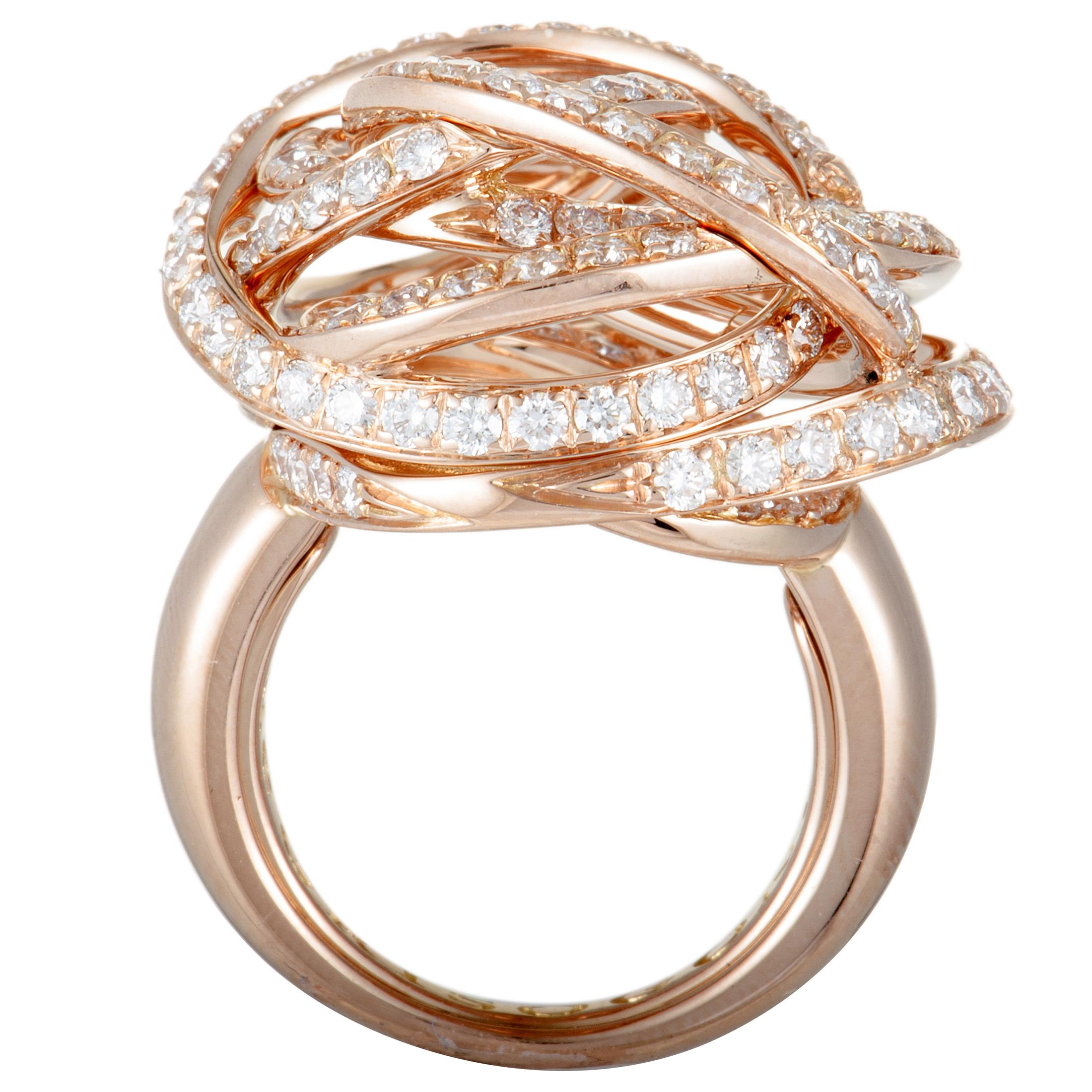 A delightful fusion of sophisticated elegance and sublime luxury, this incredible jewelry piece will elevate your style in a most captivating fashion thanks to its attractive design and lustrous décor. The ring is presented by de Grisogono and it is