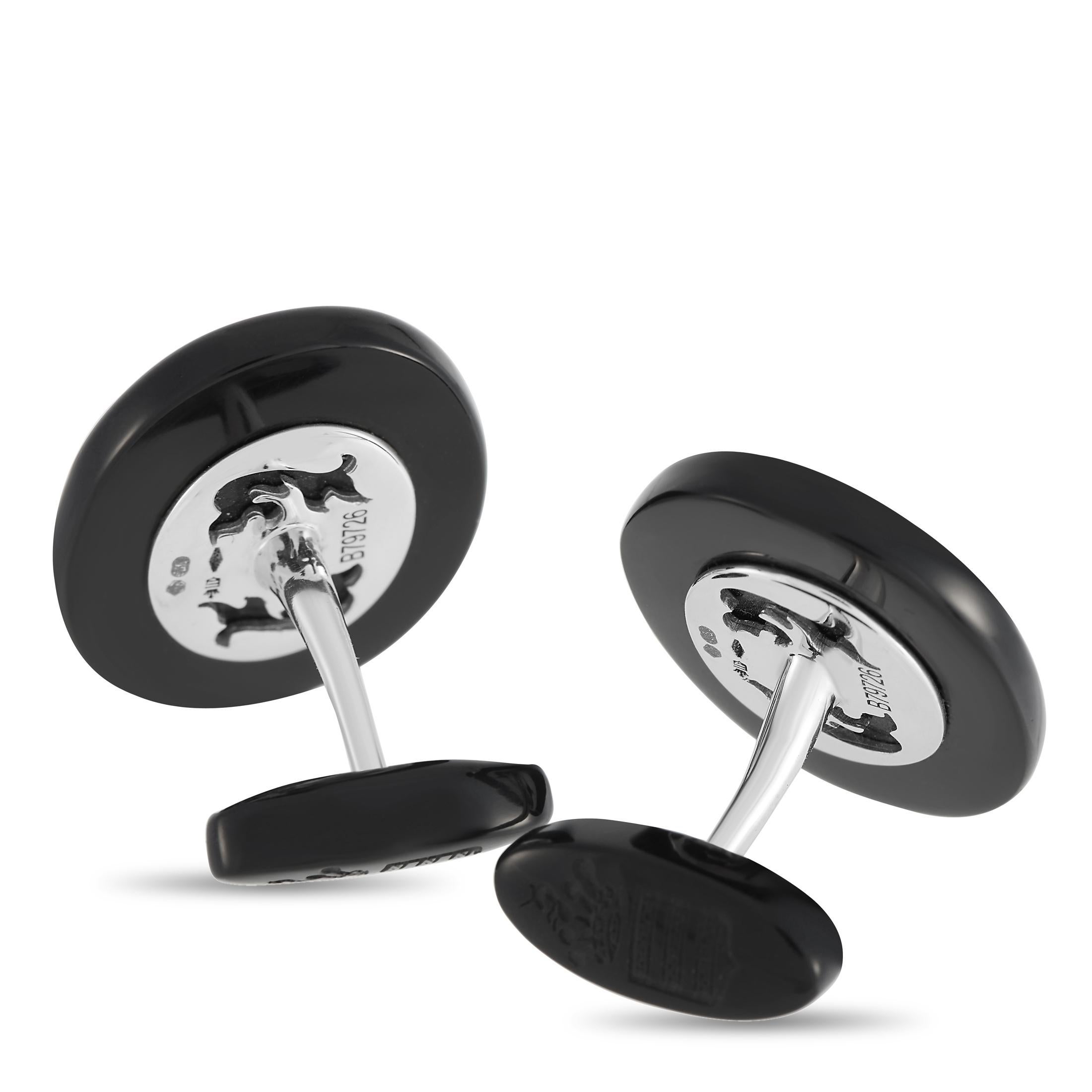 Keep your look sleek and simple with these De Grisogono cufflinks. A glossy black ceramic base provides the perfect backdrop for silver-toned accents at the center, which are also accented by the brand’s moniker engraved near the bottom. Each one