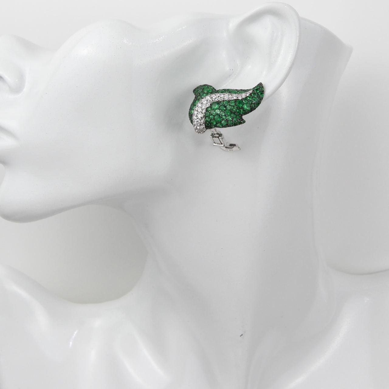 De Grisogono 18K White Gold Emerald&Diamond Earrings In New Condition For Sale In North Miami Beach, FL