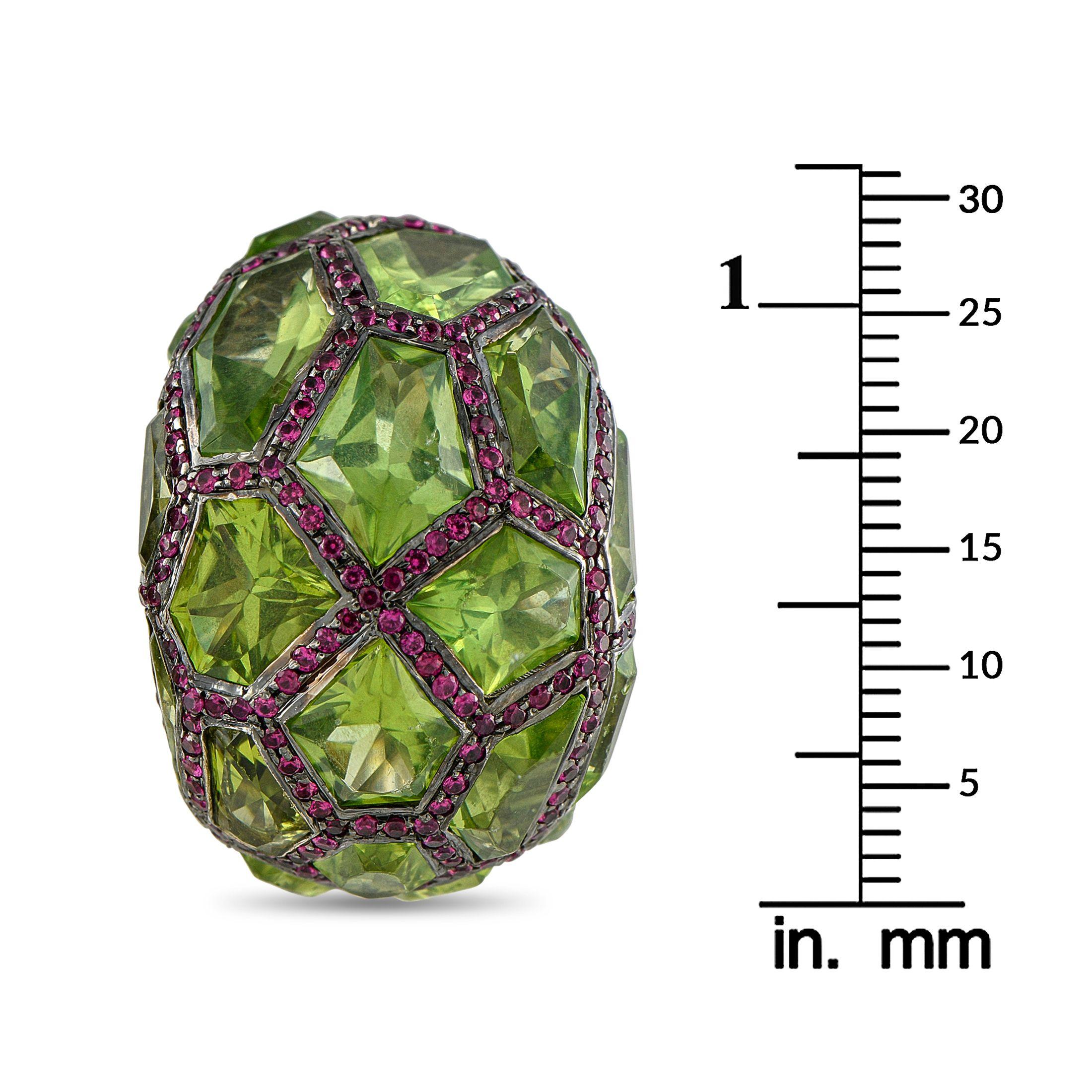 Taglio misto de GRISOGONO Orecchini con rubino e peridoto in oro bianco 18 carati in vendita