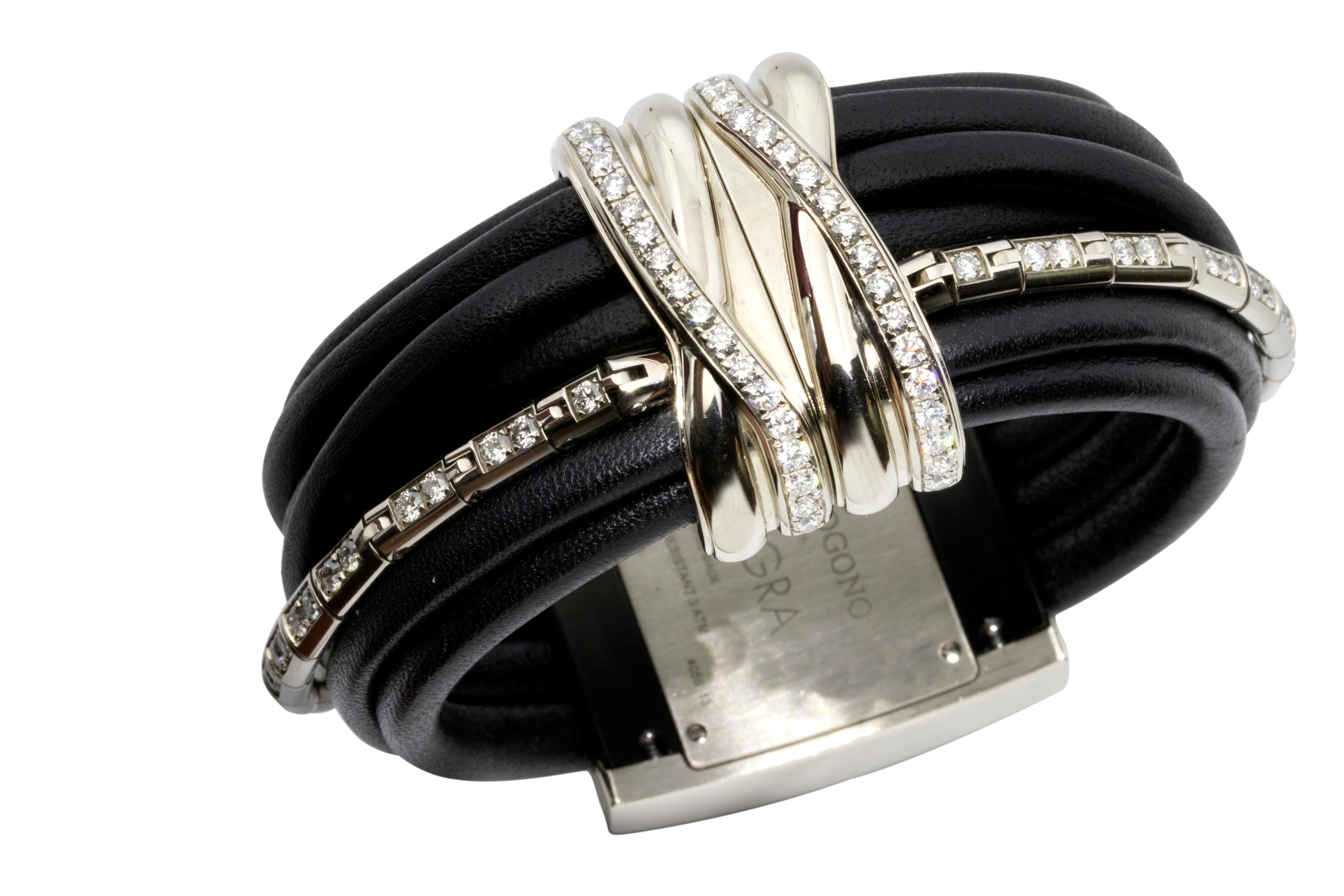 Prestige et classe s'entremêlent dans cette remarquable montre-bijou de de Grisogono conçue pour l'extraordinaire collection Allegra. Le boîtier de la pièce est en or blanc 18 carats poli et sa lunette est sertie de diamants blancs étincelants,