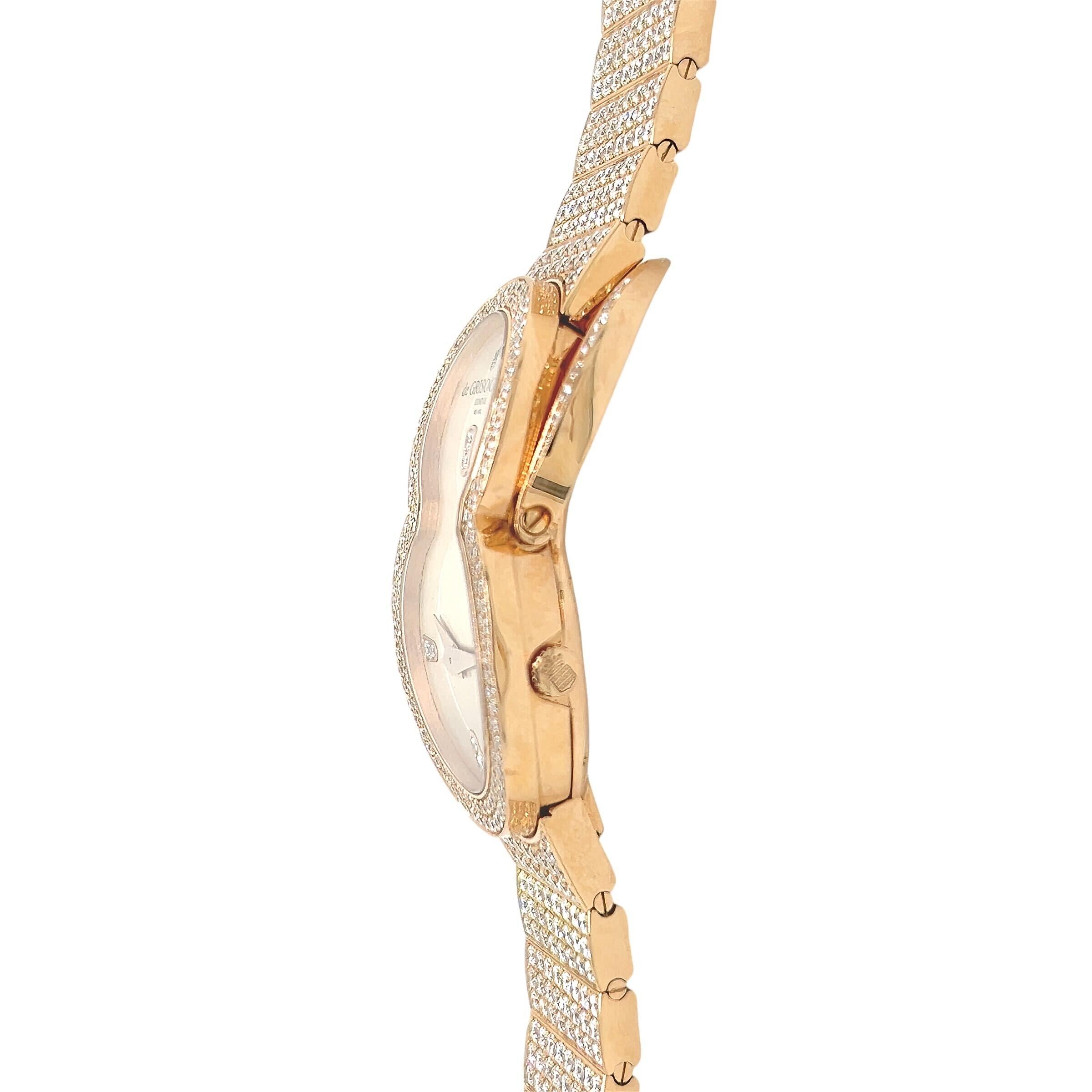 Eine Uhr aus 18 Karat Roségold und Diamanten, de Grisogono.  Die Quarzuhr Be Eight in Form einer Acht misst etwa 27 x 44 mm, die Kardinalstunden sind mit je zwei runden Brillanten besetzt, die Lünette und die äußere Lünette sind mit etwa einhundert