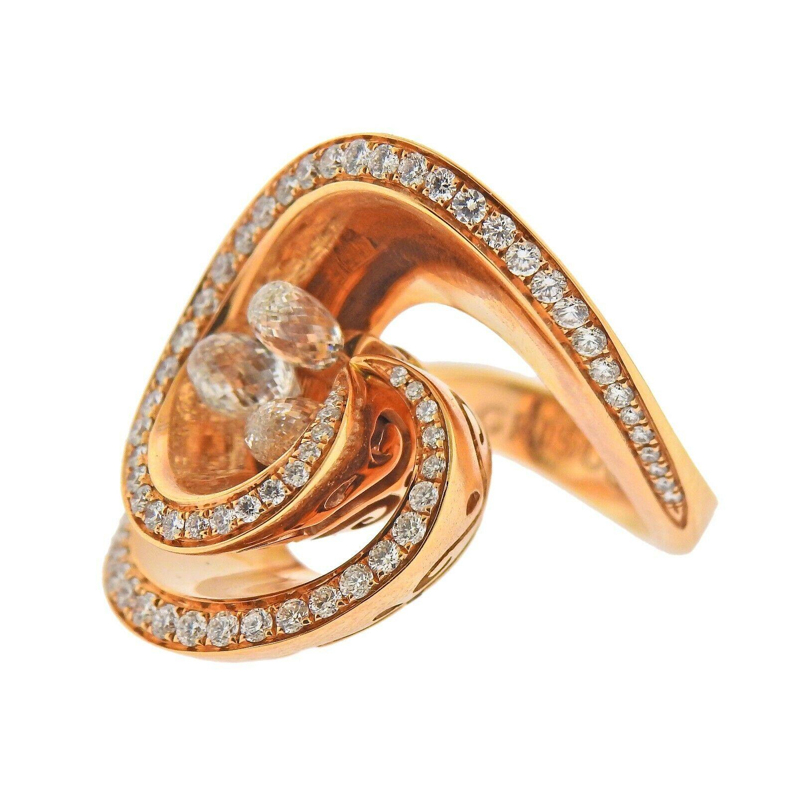 Anillo nuevo de oro rosa de 18 quilates de De GRISOGONO. Engastada con 0,87 quilates de diamantes VS/G y 1,50 quilates de briolettes de diamantes. Tamaño del anillo -5,5 (50) parte superior del anillo - 25 mm de ancho. Marcado - de GRISOGONO, Au750,