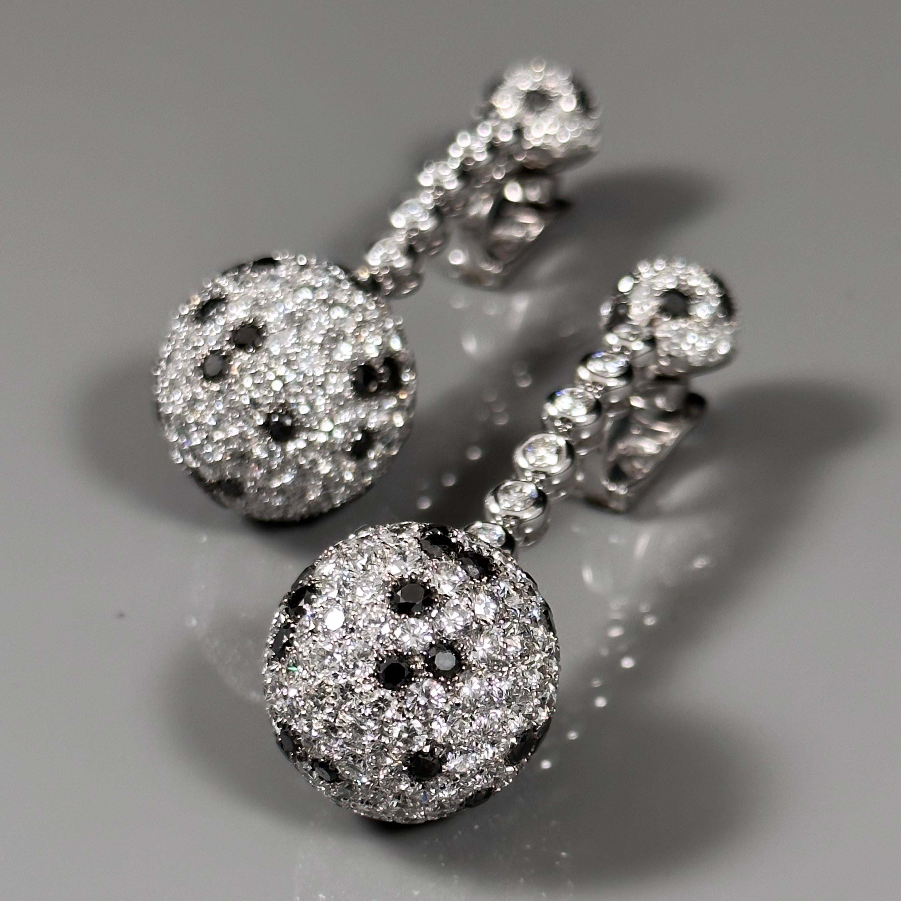 de GRISOGONO Colorless Black Diamond Boule Ball Drop Pendant Earrings White Gold For Sale 5