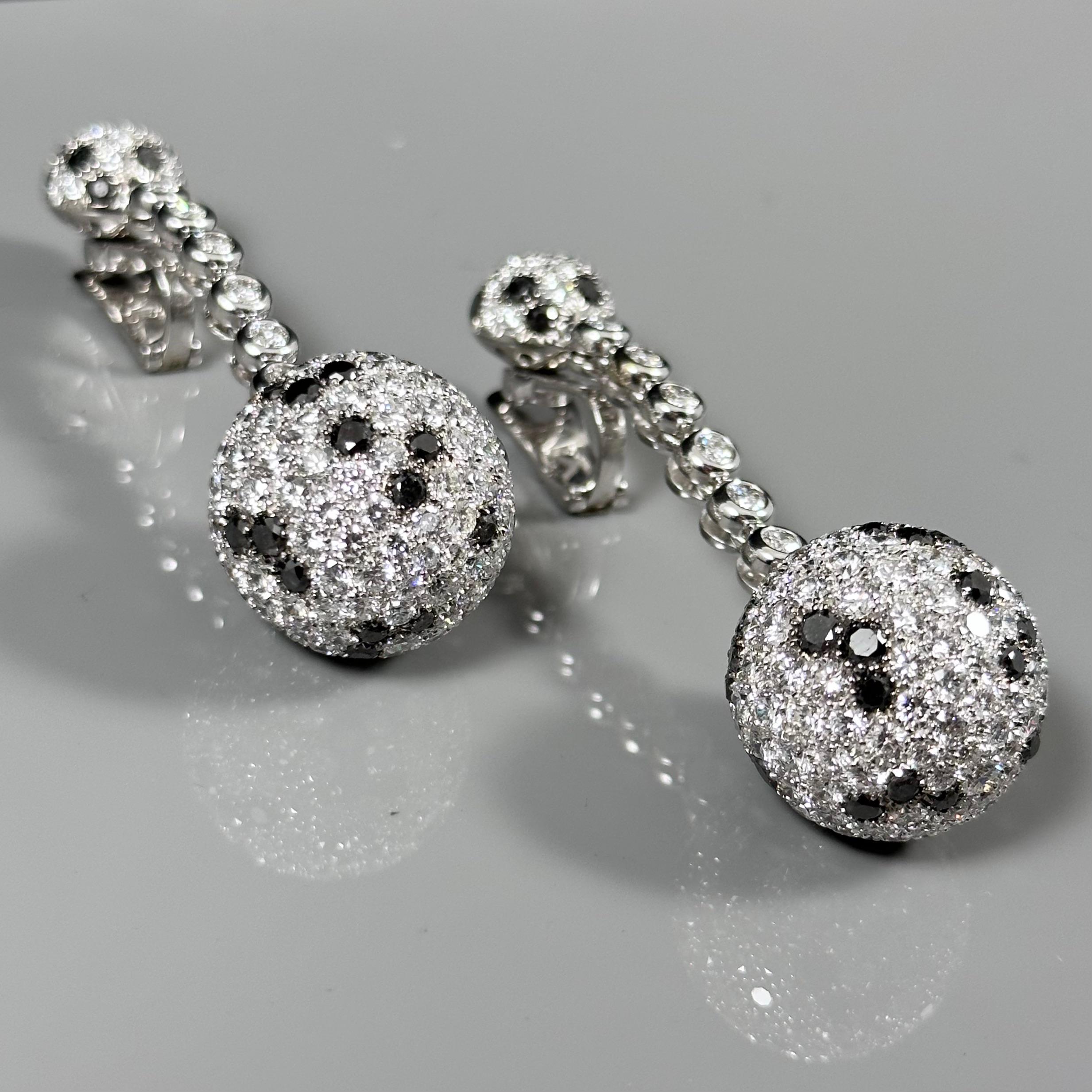 de GRISOGONO Colorless Black Diamond Boule Ball Drop Pendant Earrings White Gold For Sale 7