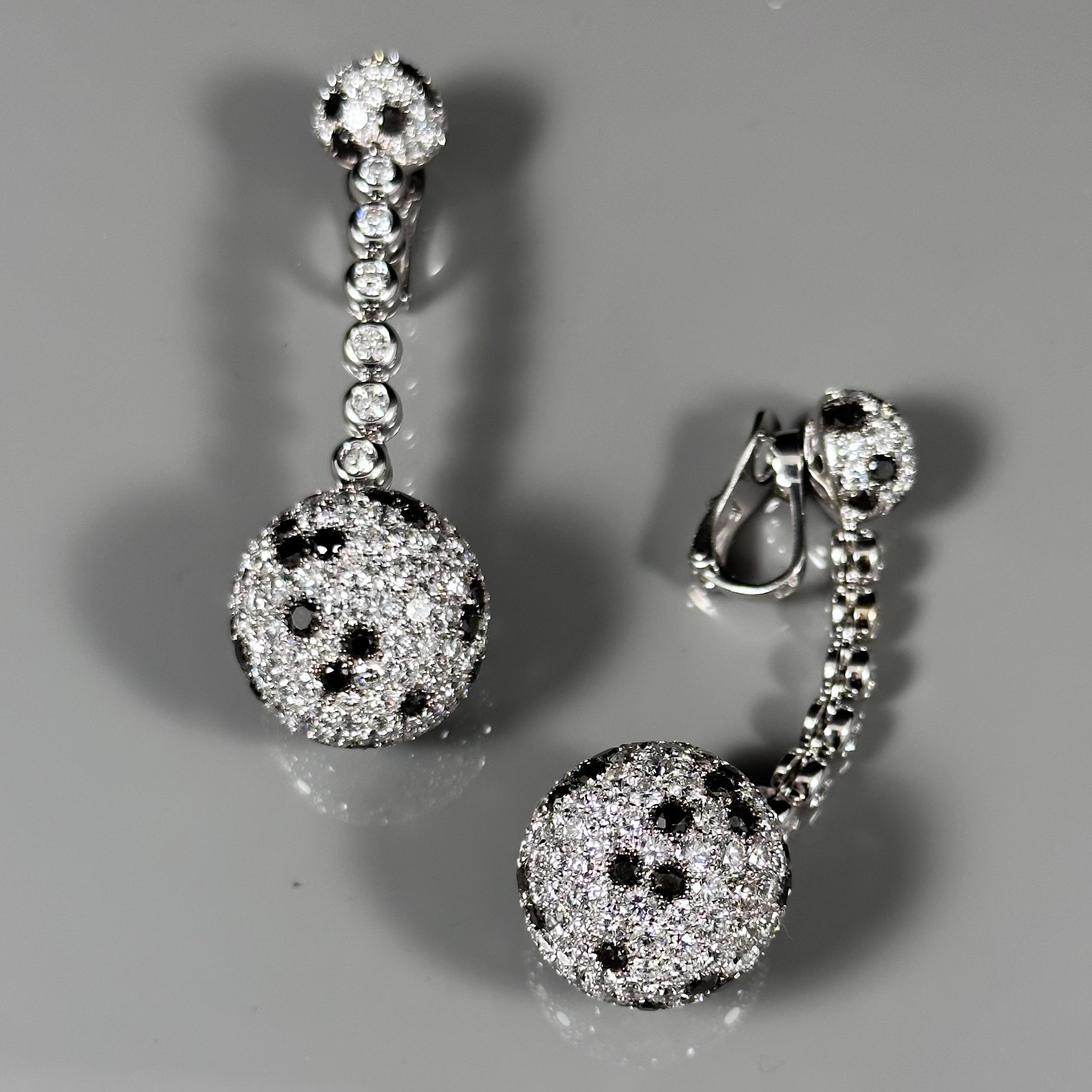 de GRISOGONO Colorless Black Diamond Boule Ball Drop Pendant Earrings White Gold For Sale 8