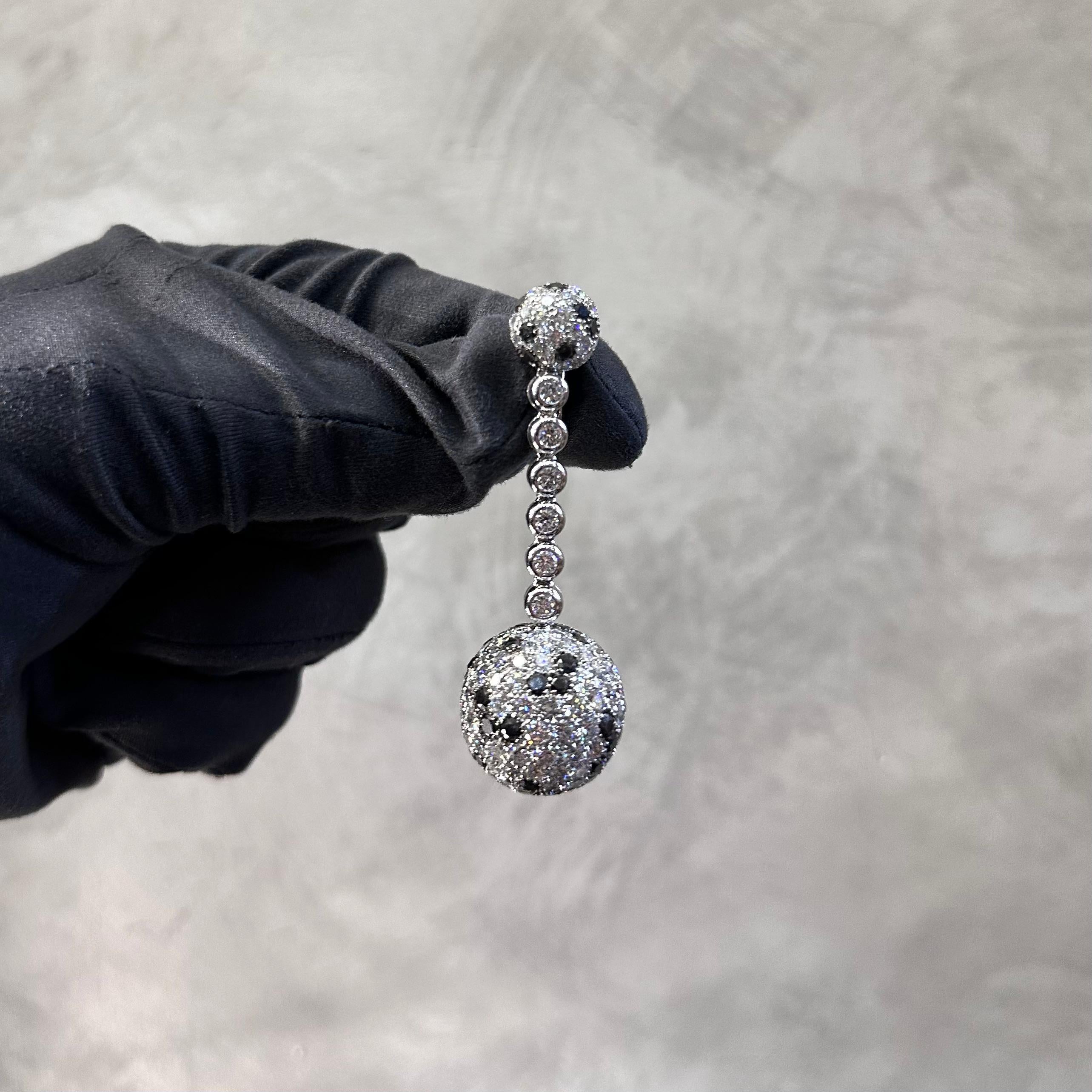 Women's or Men's de GRISOGONO Colorless Black Diamond Boule Ball Drop Pendant Earrings White Gold For Sale