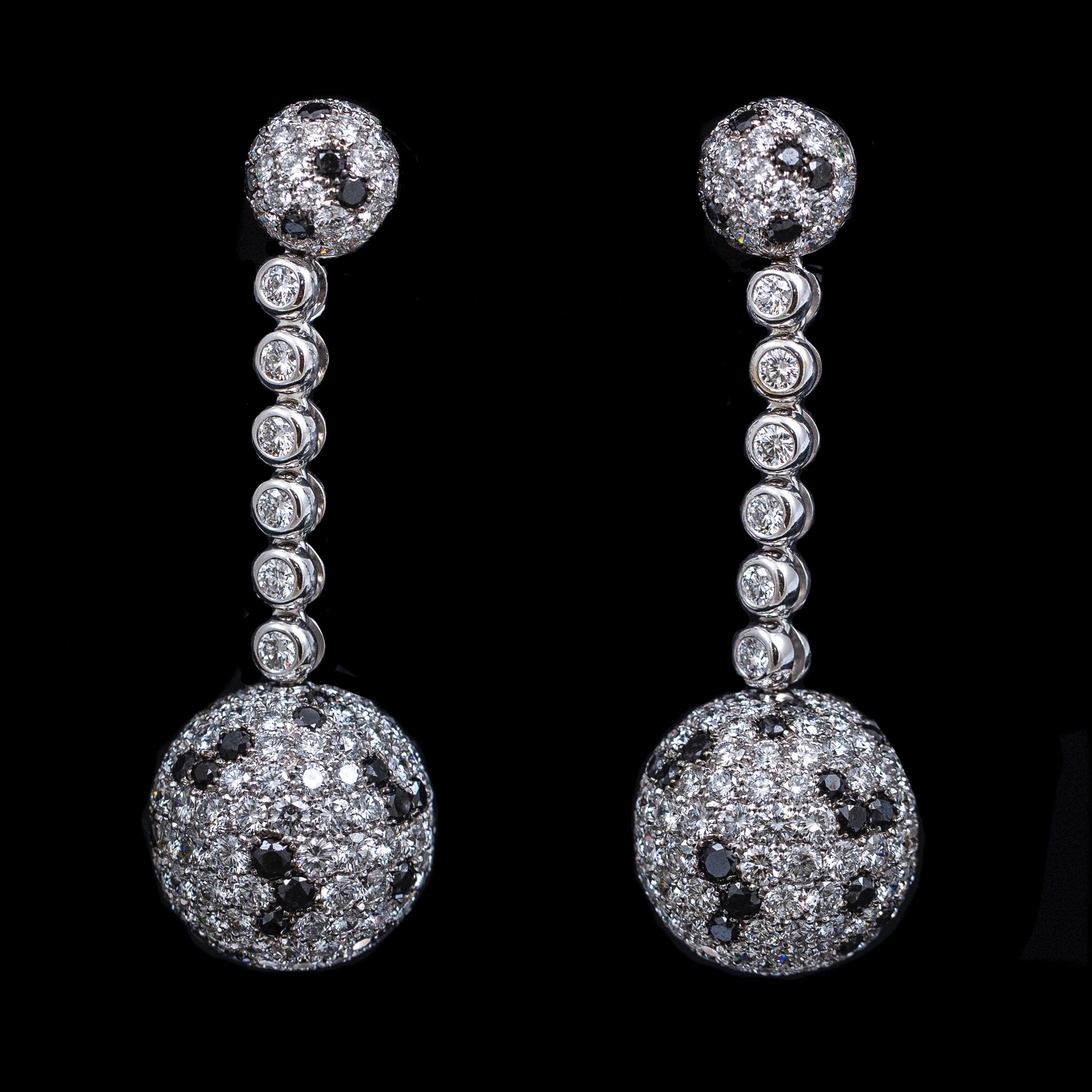 de GRISOGONO Colorless Black Diamond Boule Ball Drop Pendant Earrings White Gold For Sale