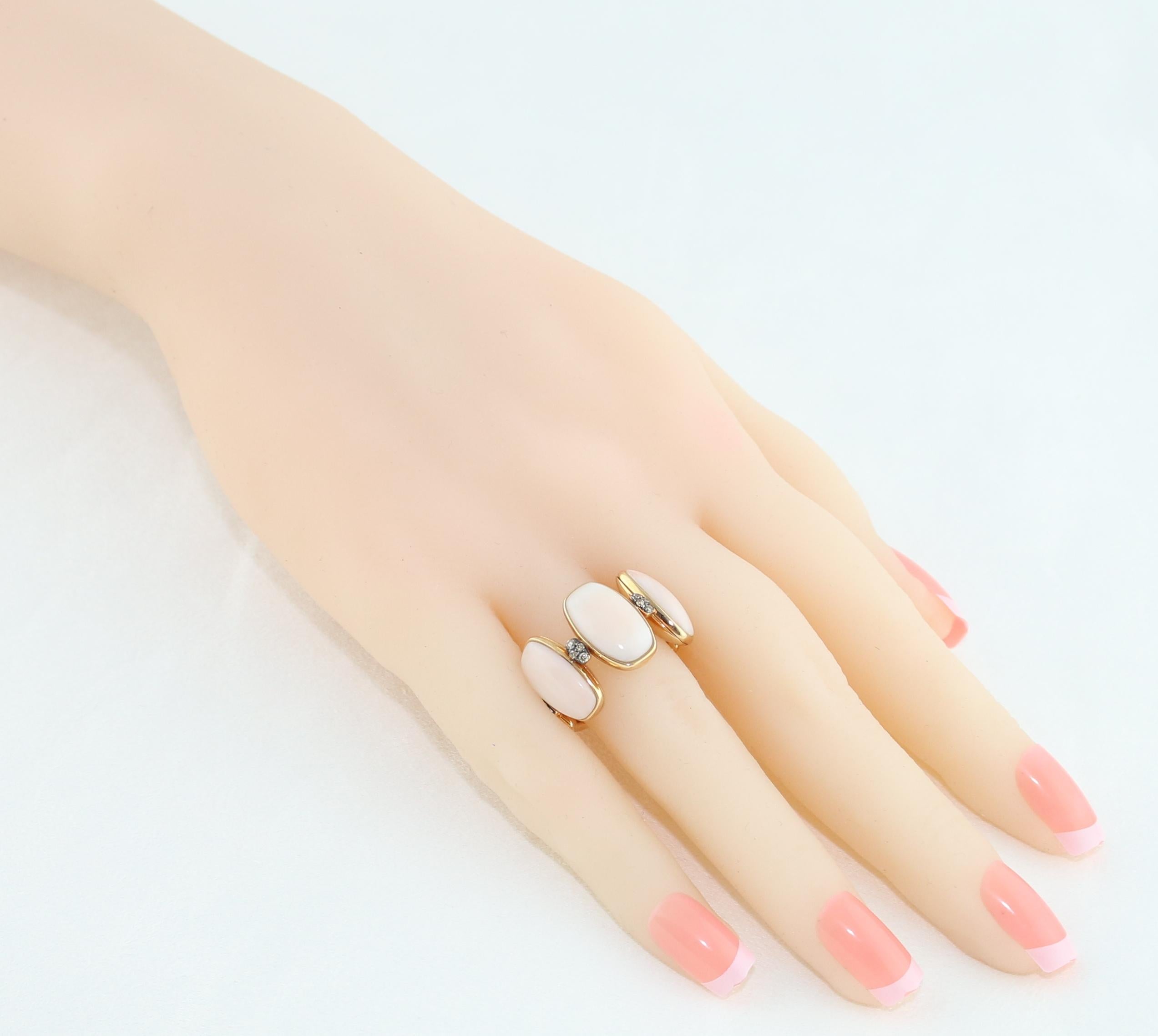 Goldring mit Koralle und Diamant von de Grisogono 2