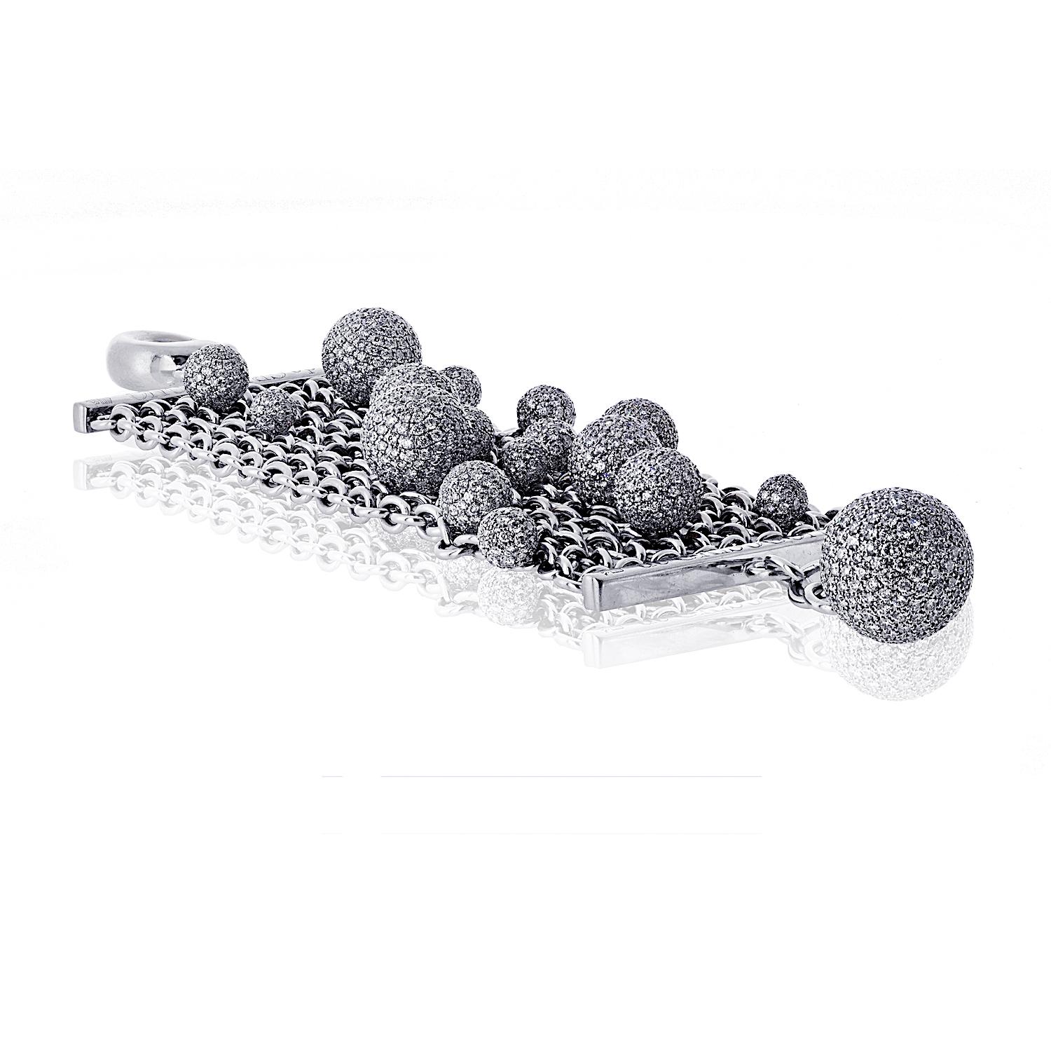 Taglio rotondo Bracciale de GRISOGONO con boule di diamanti in oro bianco 18 carati in vendita