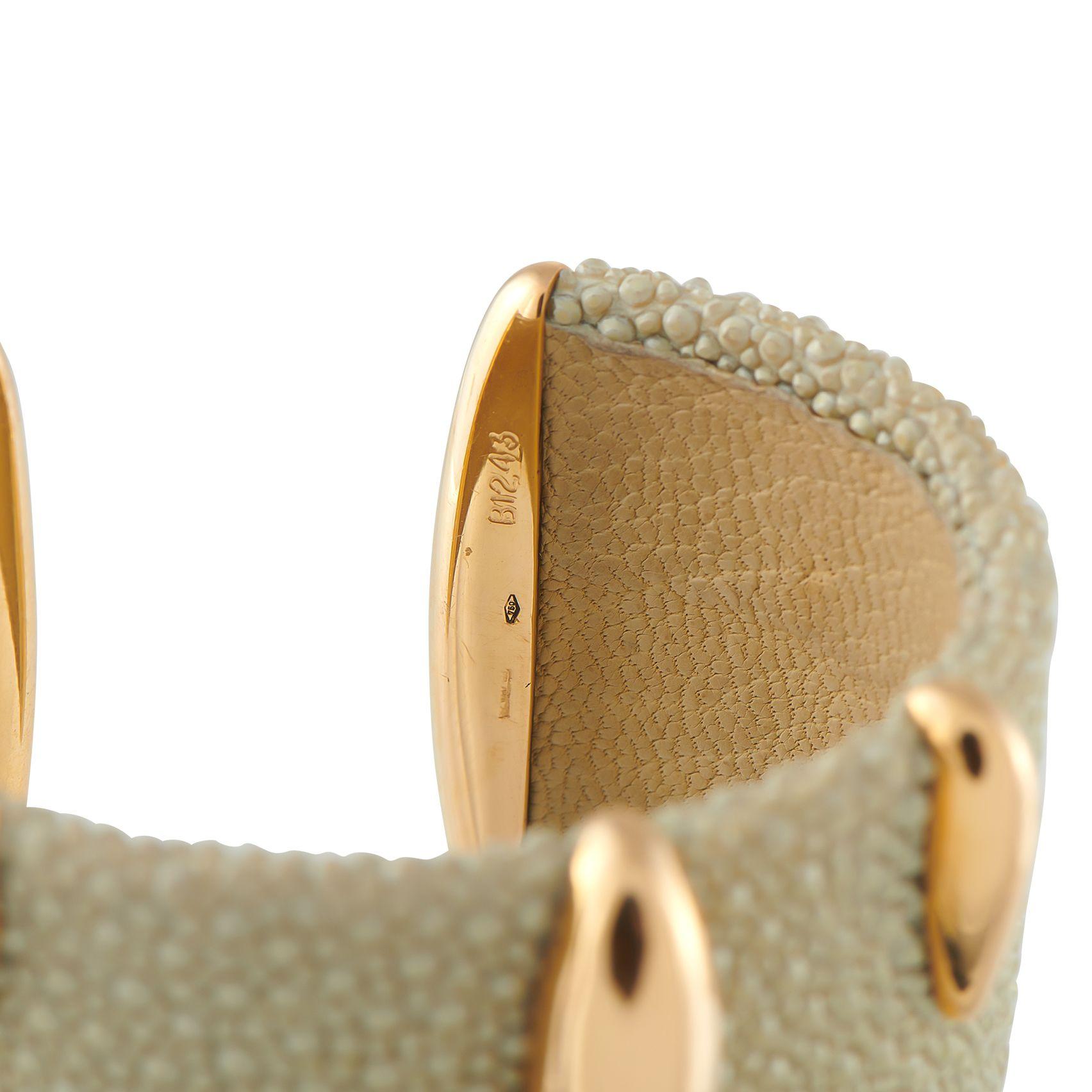 de Grisogono Galuchat Bracelet manchette en or jaune 18K DG27-070225 Pour femmes en vente