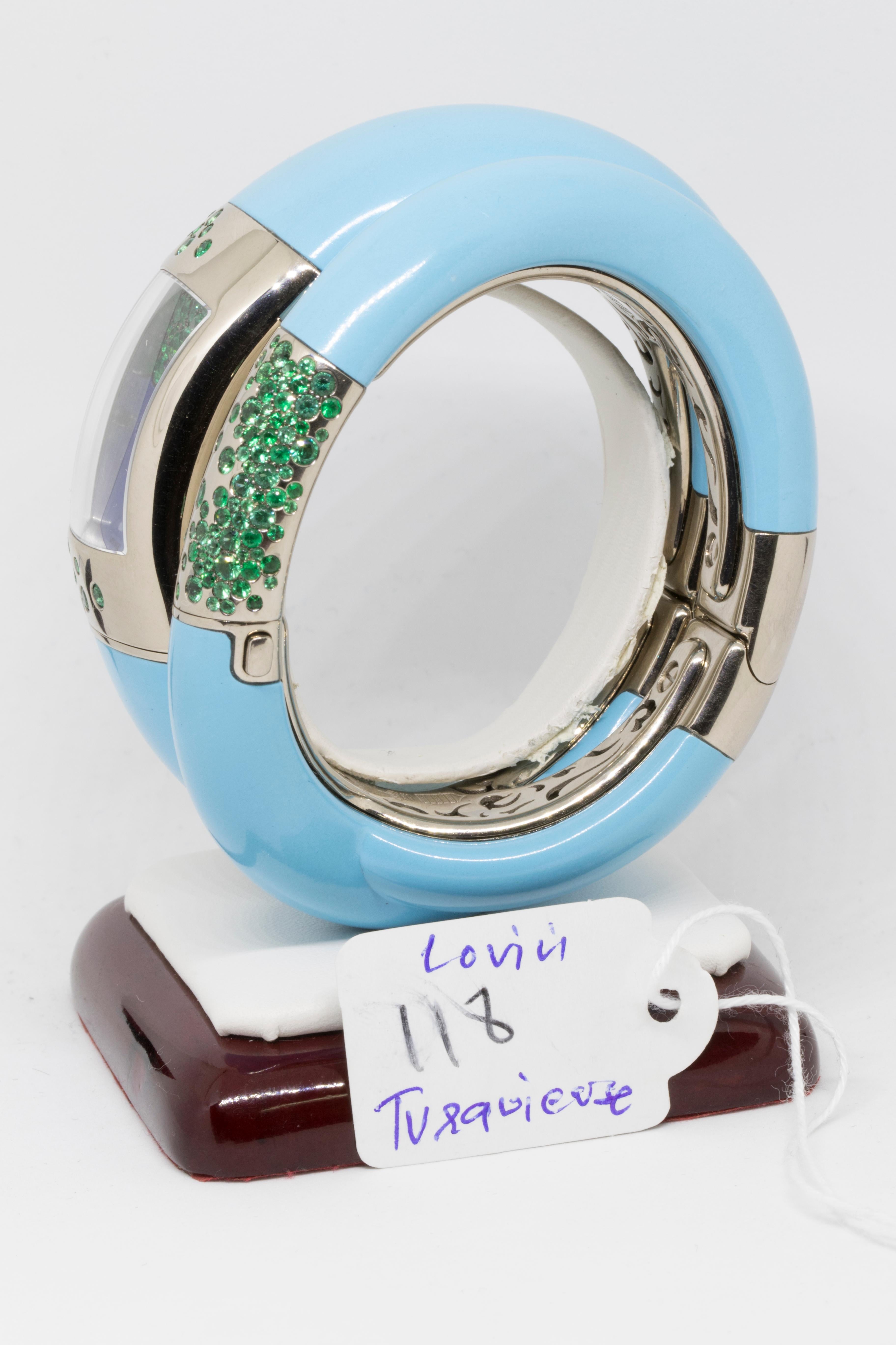 Portant le nom de la fille cadette du joaillier Fawaz Gruosi, Violetta, affectueusement appelée Vivi, la montre Lovivi incarne un jeu de mots plein de tendresse, associant 