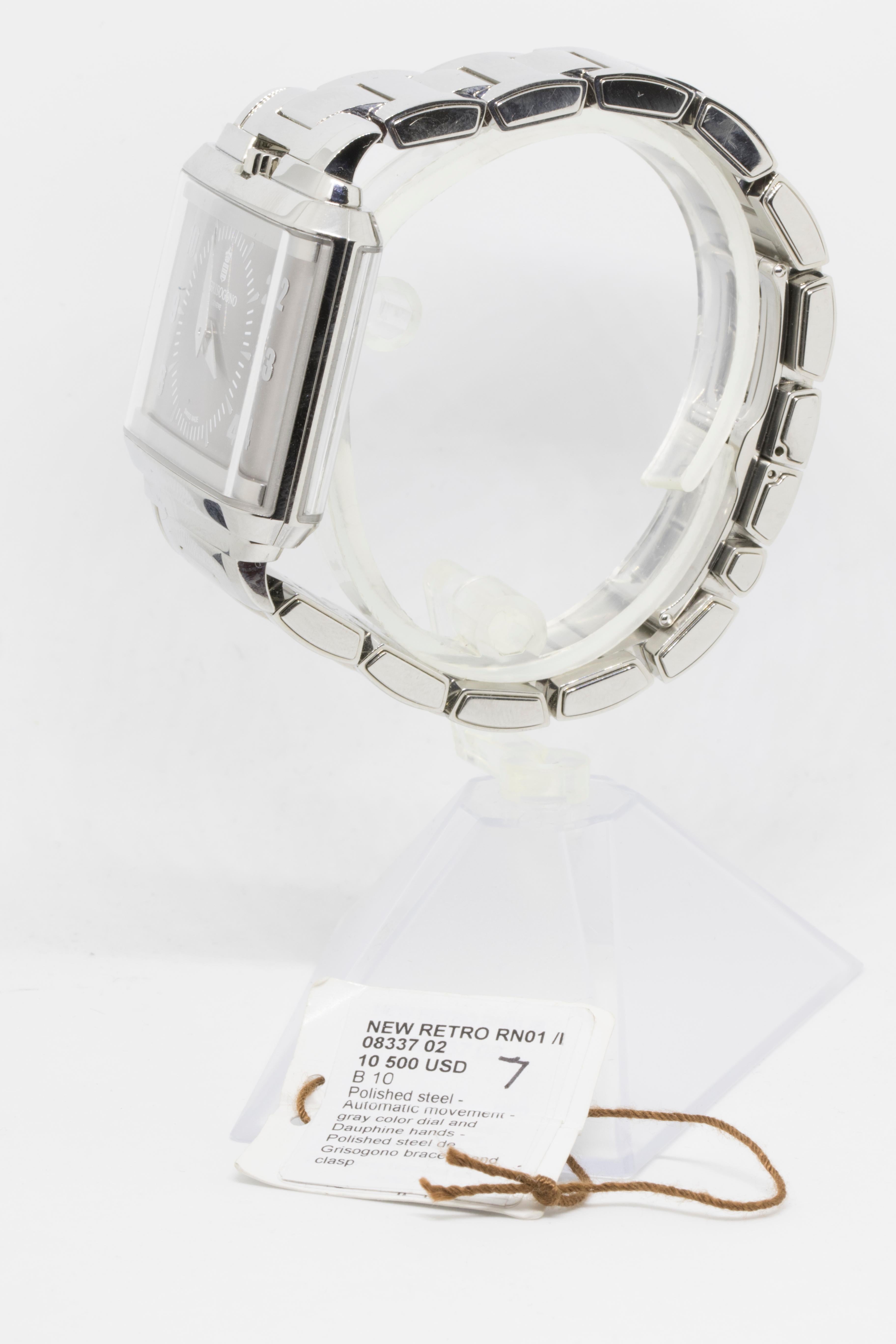 La couronne du modèle original pour homme New Retro, ref : NEW RETRO RN01 / B, de de Grisogono, est située à 12 heures, le cadran antique avec une échelle circulaire est très lisible. Tout cela confère au produit un esprit vintage. Le boîtier