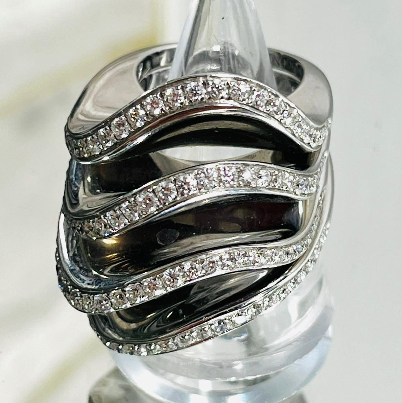De Grisogono 'Onde' Ring in 18k White Gold With Brilliant Cut Diamonds For Sale 1