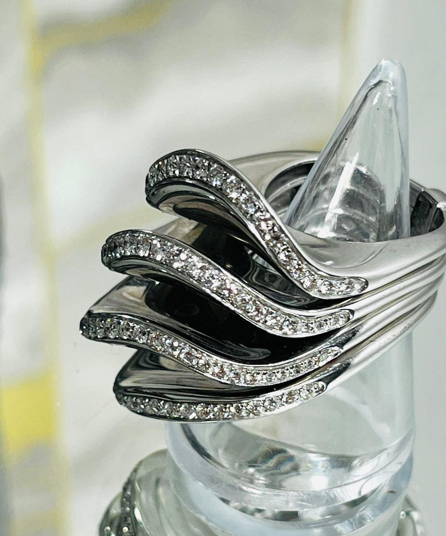 De Grisogono 'Onde' Ring in 18k White Gold With Brilliant Cut Diamonds For Sale 2