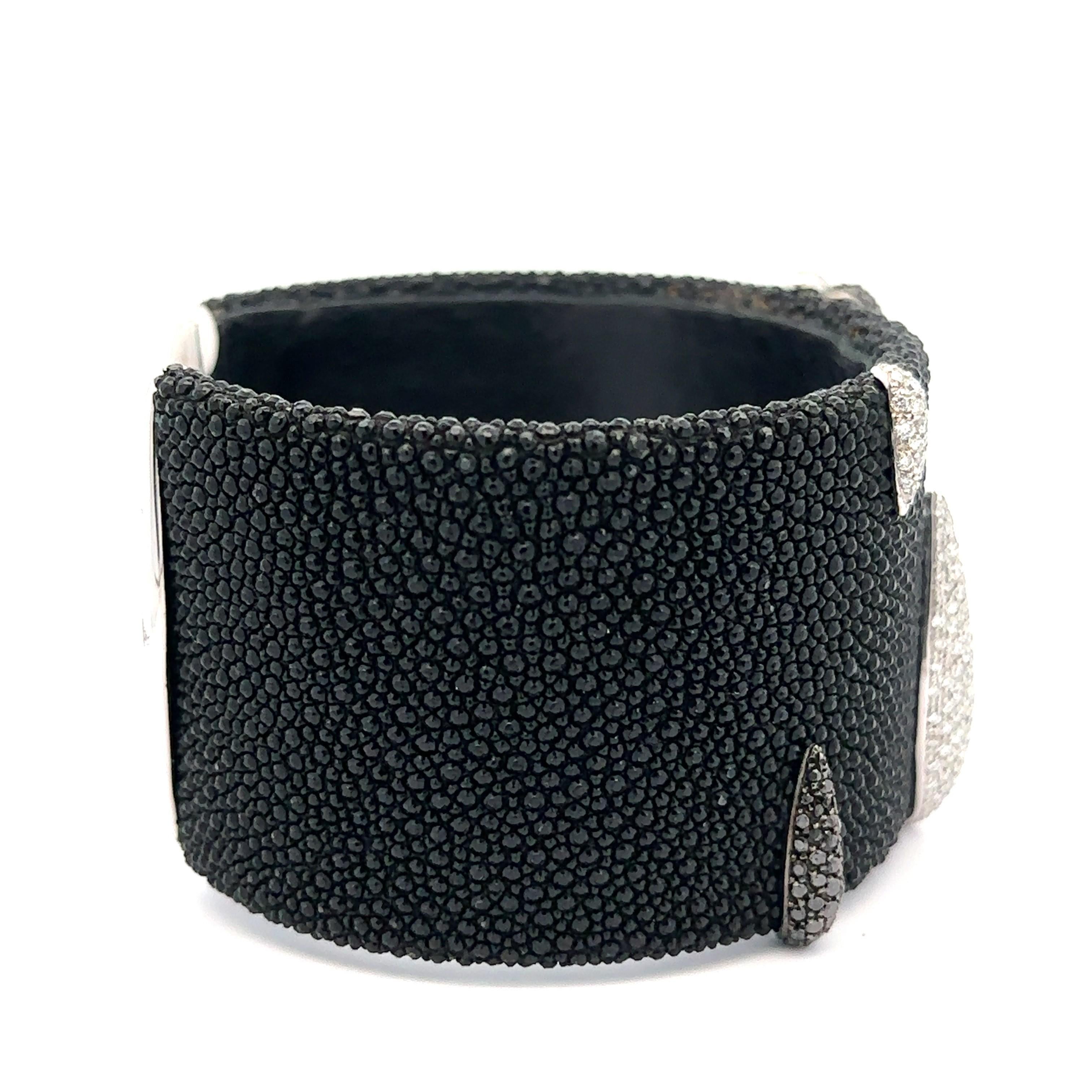 Donna De GRISOGONO Polsino in pelle di razza con diamanti bianchi e neri in oro 18 carati in vendita