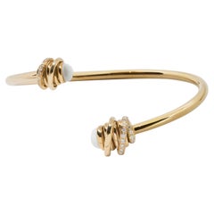 de GRISOGONO Toi & Moi 18-karat White Opal and Diamond Cuff