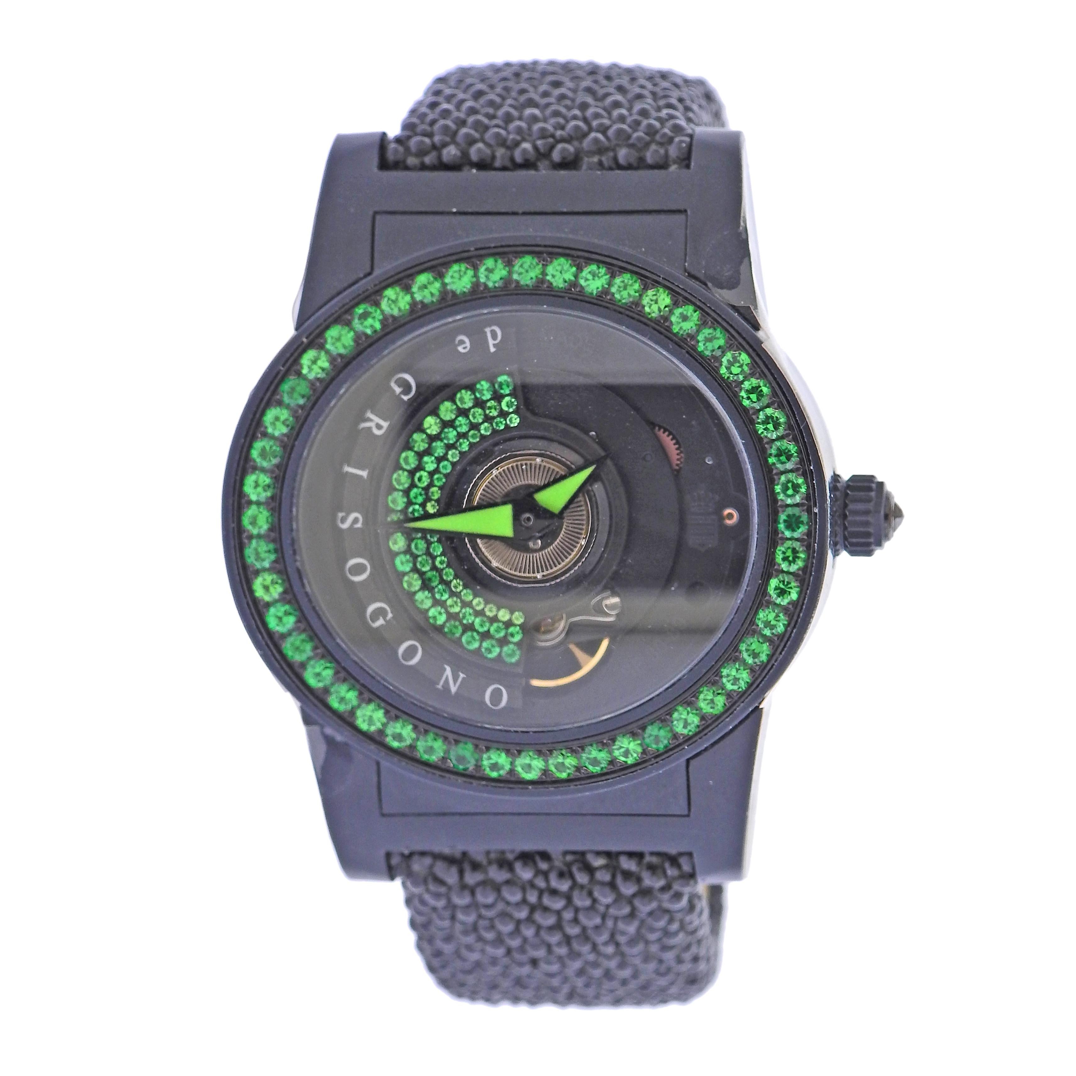 Neu mit Etikett de Grisogono ITondo by Night Uhr, mit schwarzem Fiberglasgehäuse, schwarzem Galuchatlederarmband und Faltschließe. Gehäuse verziert mit Tsavorit-Granaten. Automatisches Uhrwerk. Kommt mit Box und Papieren.  Gehäuse - 38mm exkl. Krone