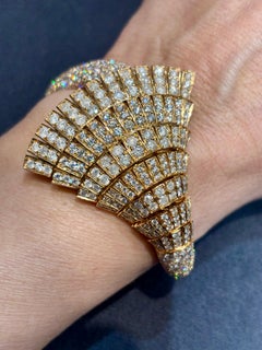 de Grisogono Ventaglio bracelet in 18k gold & diamonds. Part of set with earring