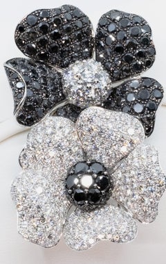 de GRISOGONO Spilla a fiore in oro bianco e diamanti neri