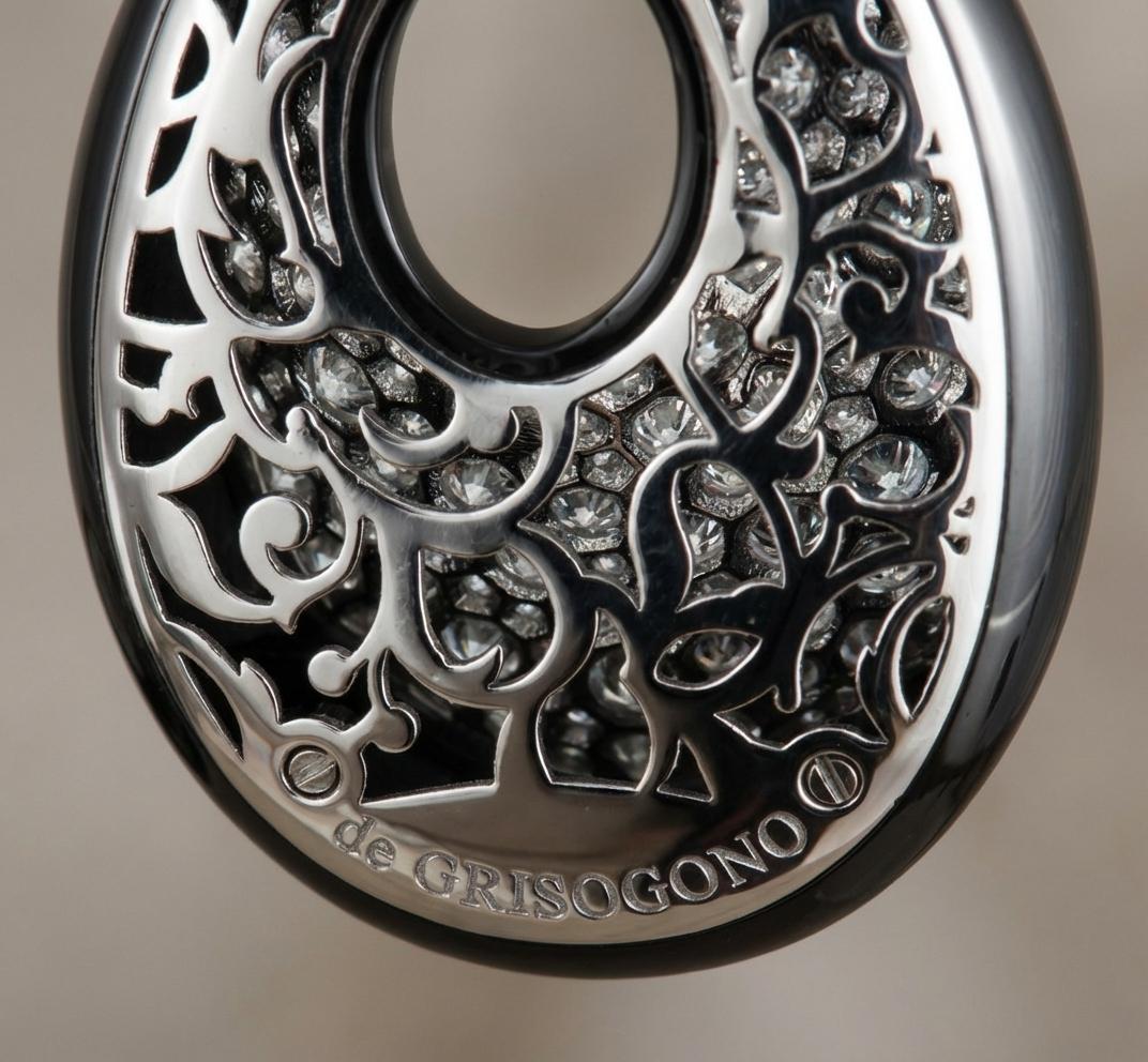 Taille ronde De GRISOGONO - Boucles d'oreilles pendantes en or blanc, diamants pavés, 12,25 carats en vente