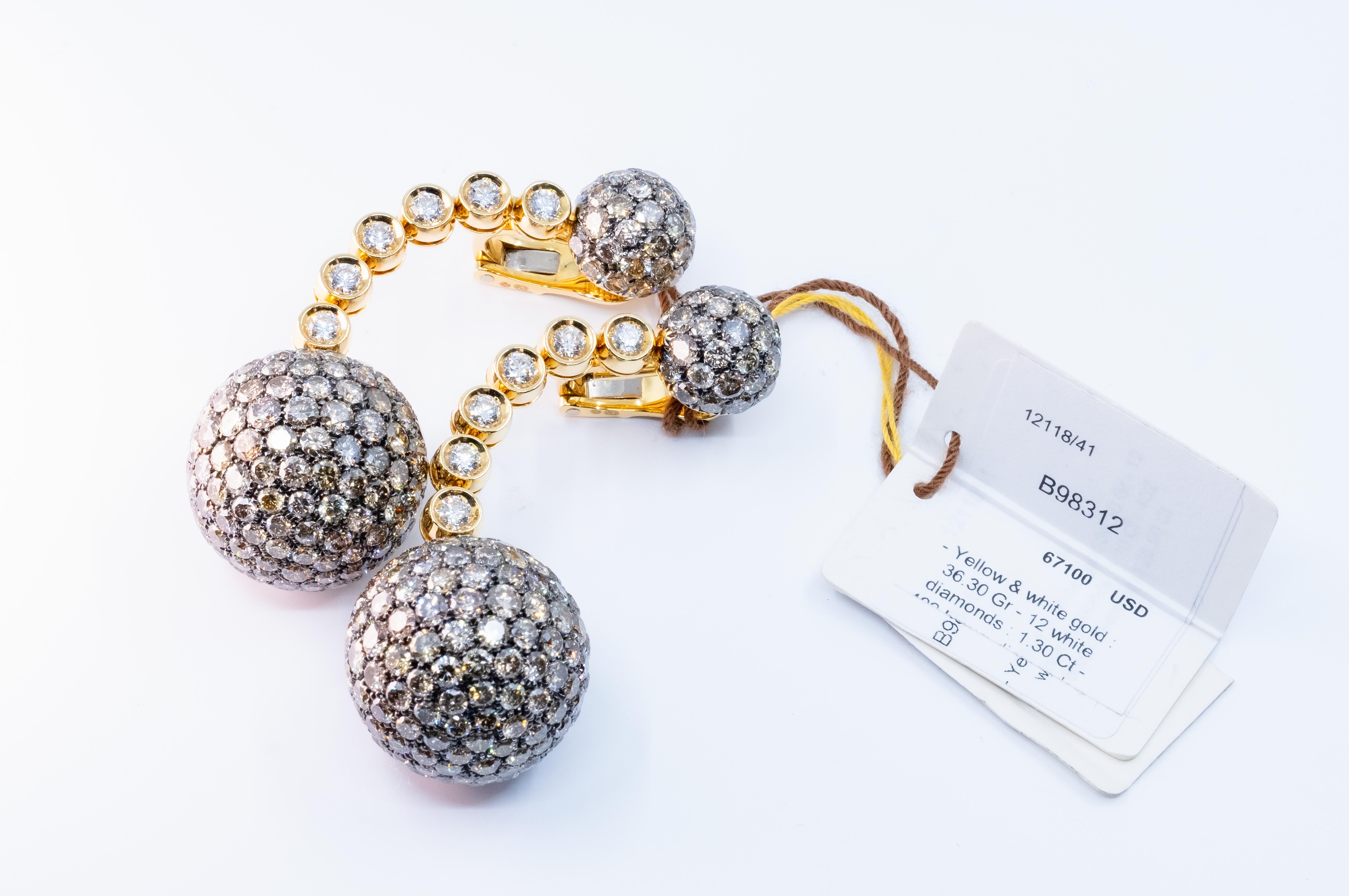 •	Yellow and White Gold 36.30 grams
•	12 White Diamonds 1.30 ct

