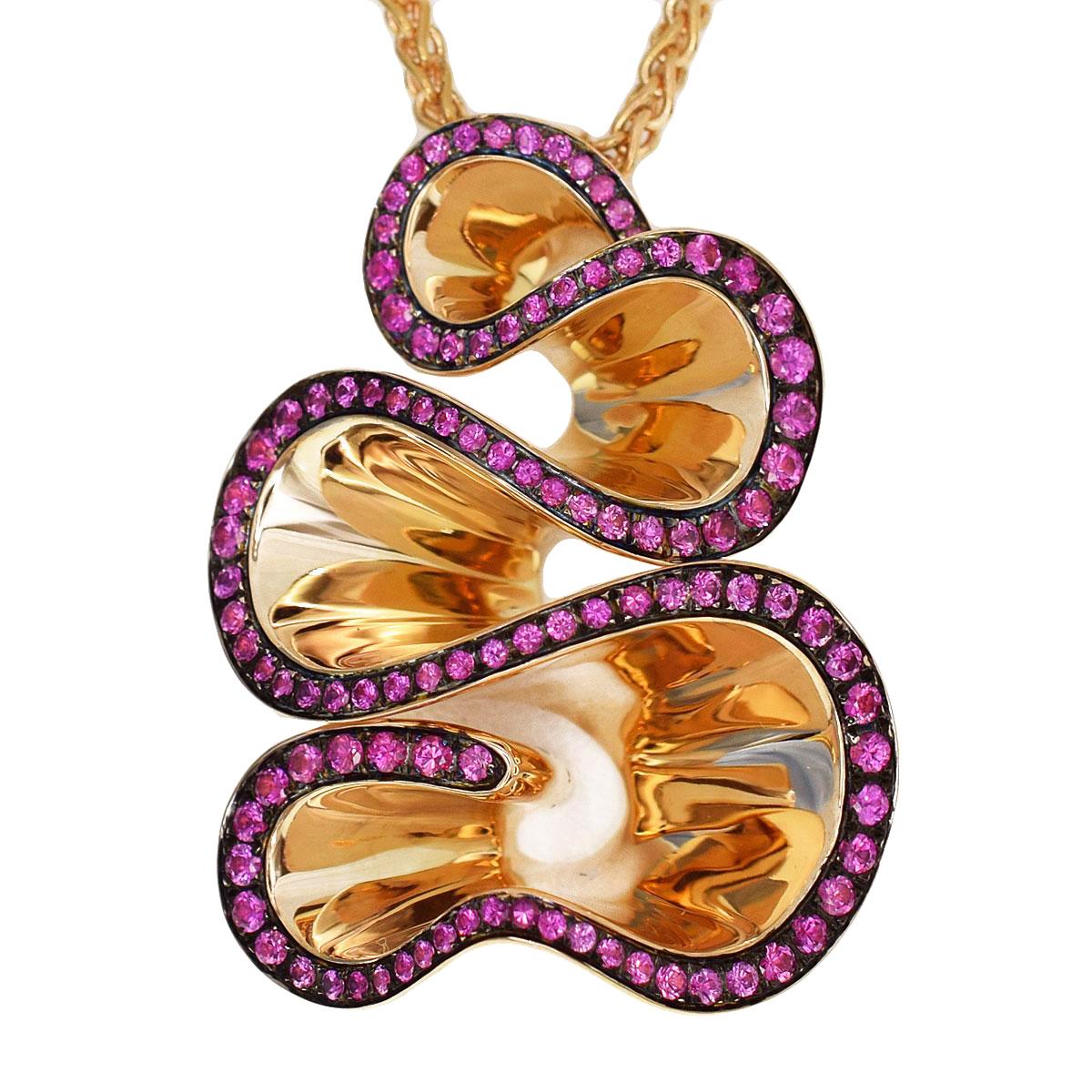 A magnificent De grisogono necklace from the Zigana collection showcasing pink sapphires perfectly set in 18 rose gold. The pendant measures 1.57