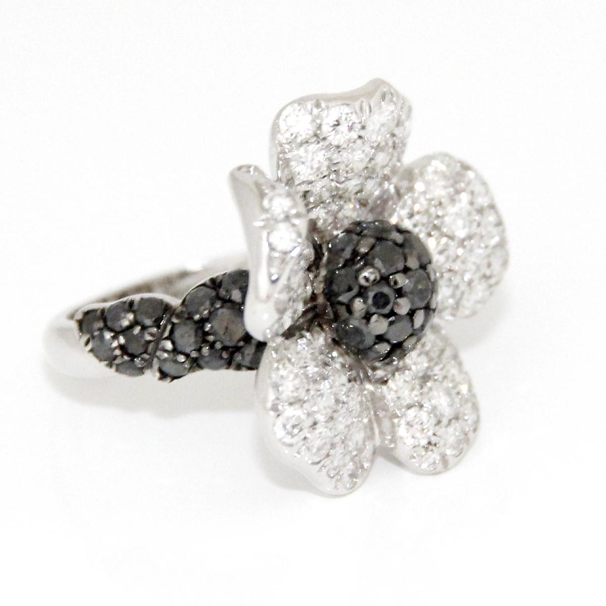 Modern De Grissogono Flower Diamond Ring 18K White Gold For Sale