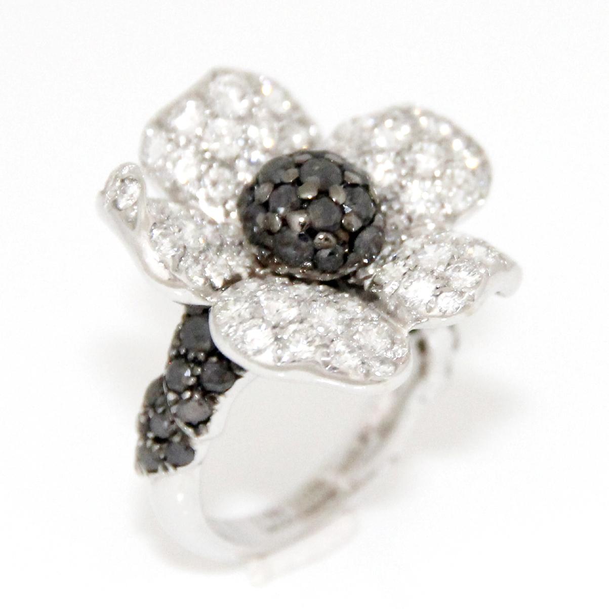 Brilliant Cut De Grissogono Flower Diamond Ring 18K White Gold For Sale