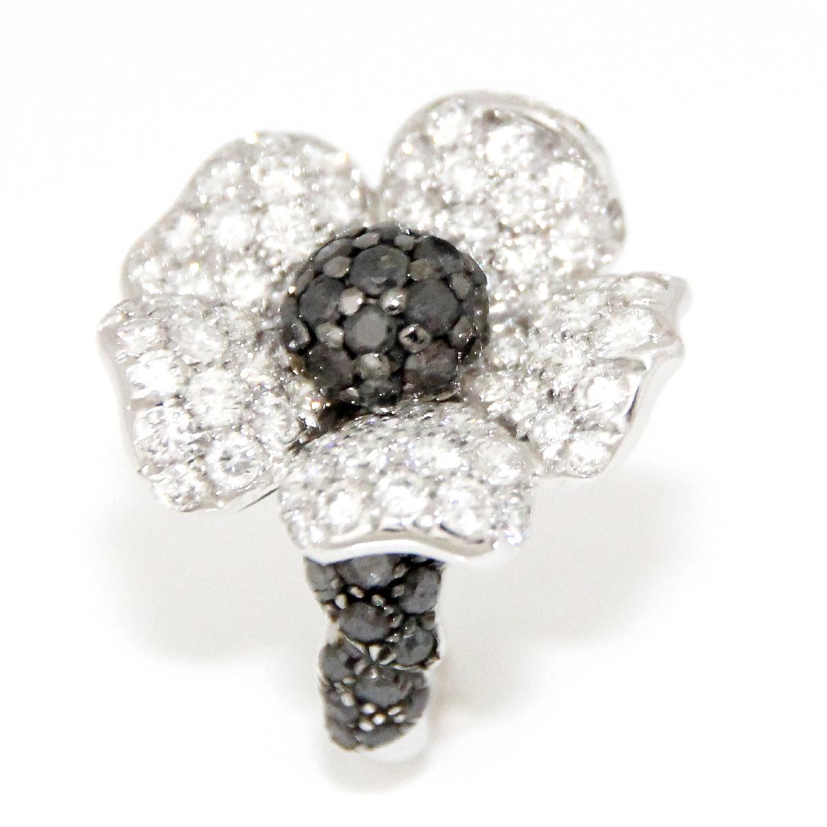 De Grissogono Flower Diamond Ring 18K White Gold For Sale 1