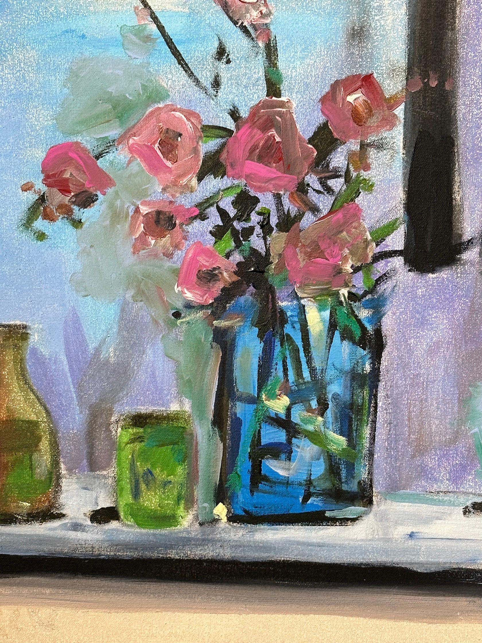 Impressionistisches Stillleben mit Mohnblumen, auf einer Fensterleiste mit blauem Korpus – Painting von De Katz