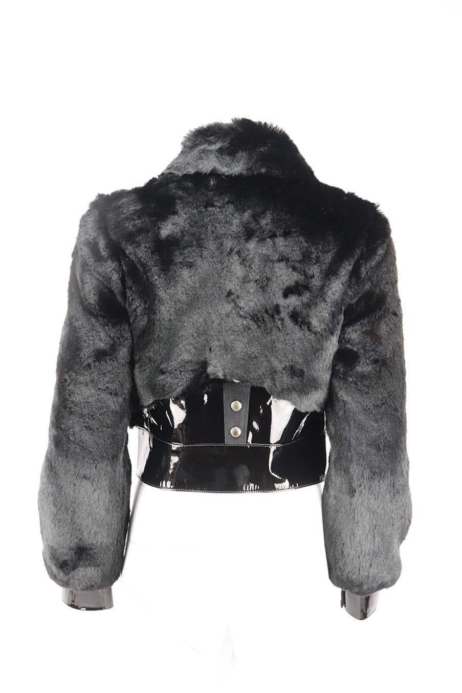 De La Vali Lacklederbesetzte Kunstpelzjacke mit Lacklederbesatz UK 8 (Schwarz) im Angebot