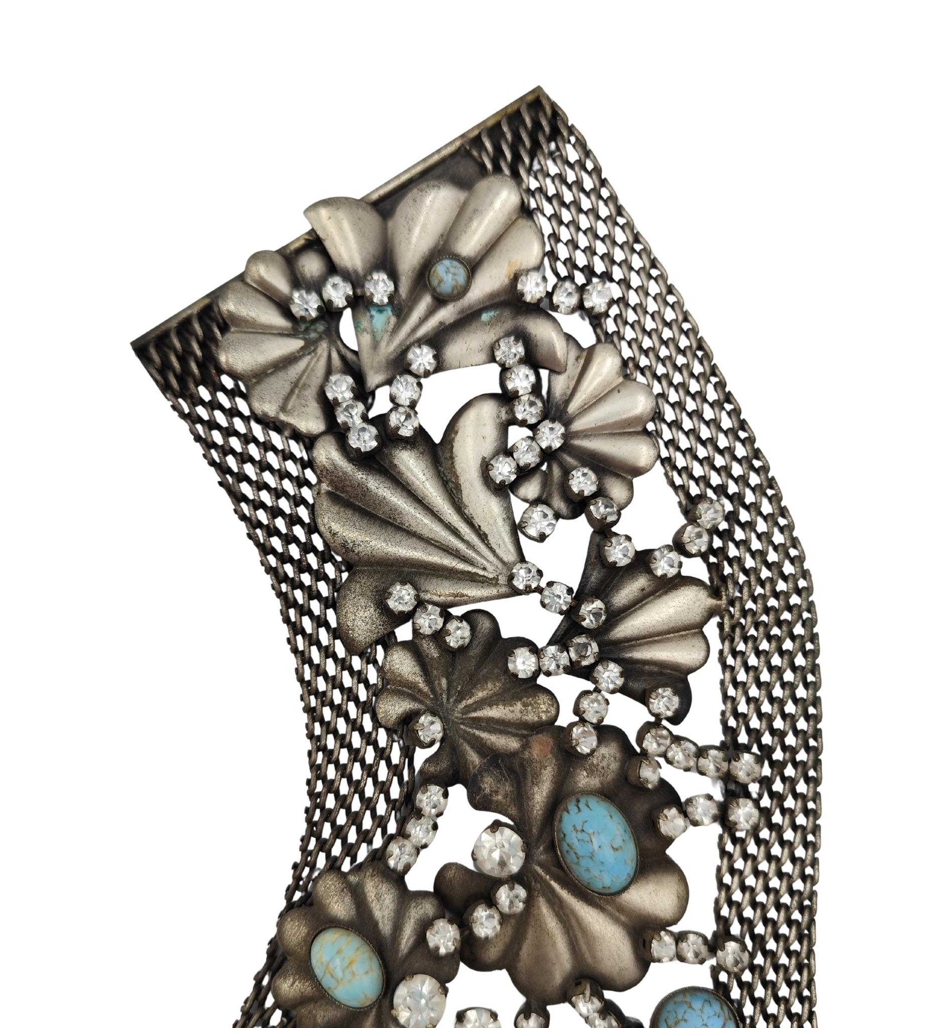 Collar de pecho con diseño de flores azules de metal plateado macizo De Liguoro en venta 5