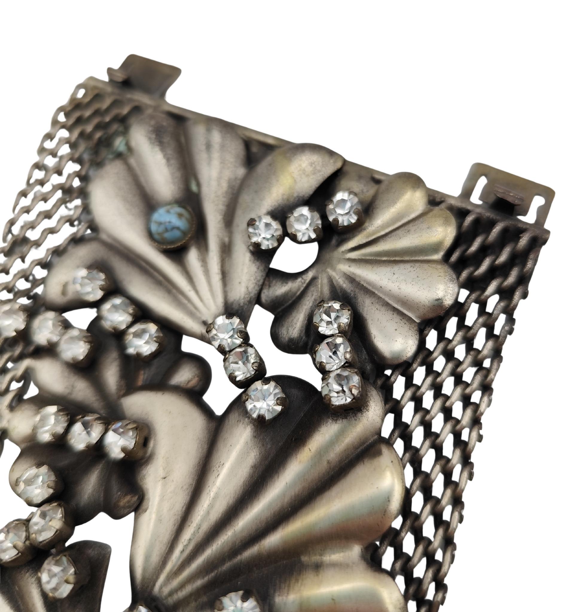 Collar de pecho con diseño de flores azules de metal plateado macizo De Liguoro en venta 8