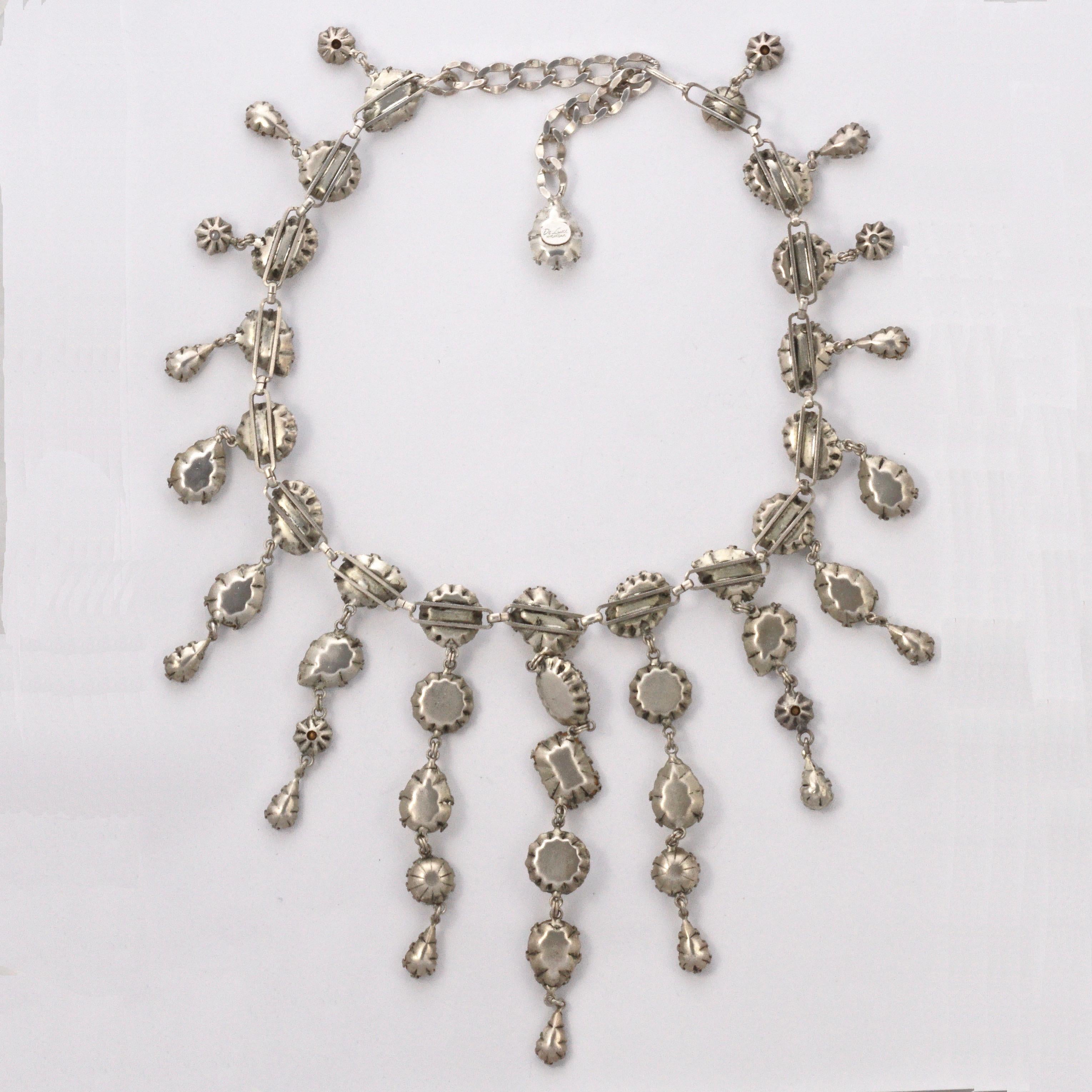 De Luxe NYC/A'dam Collana con goccia in vetro artistico bianco trasparente e opalino in tonalità argento in vendita 6