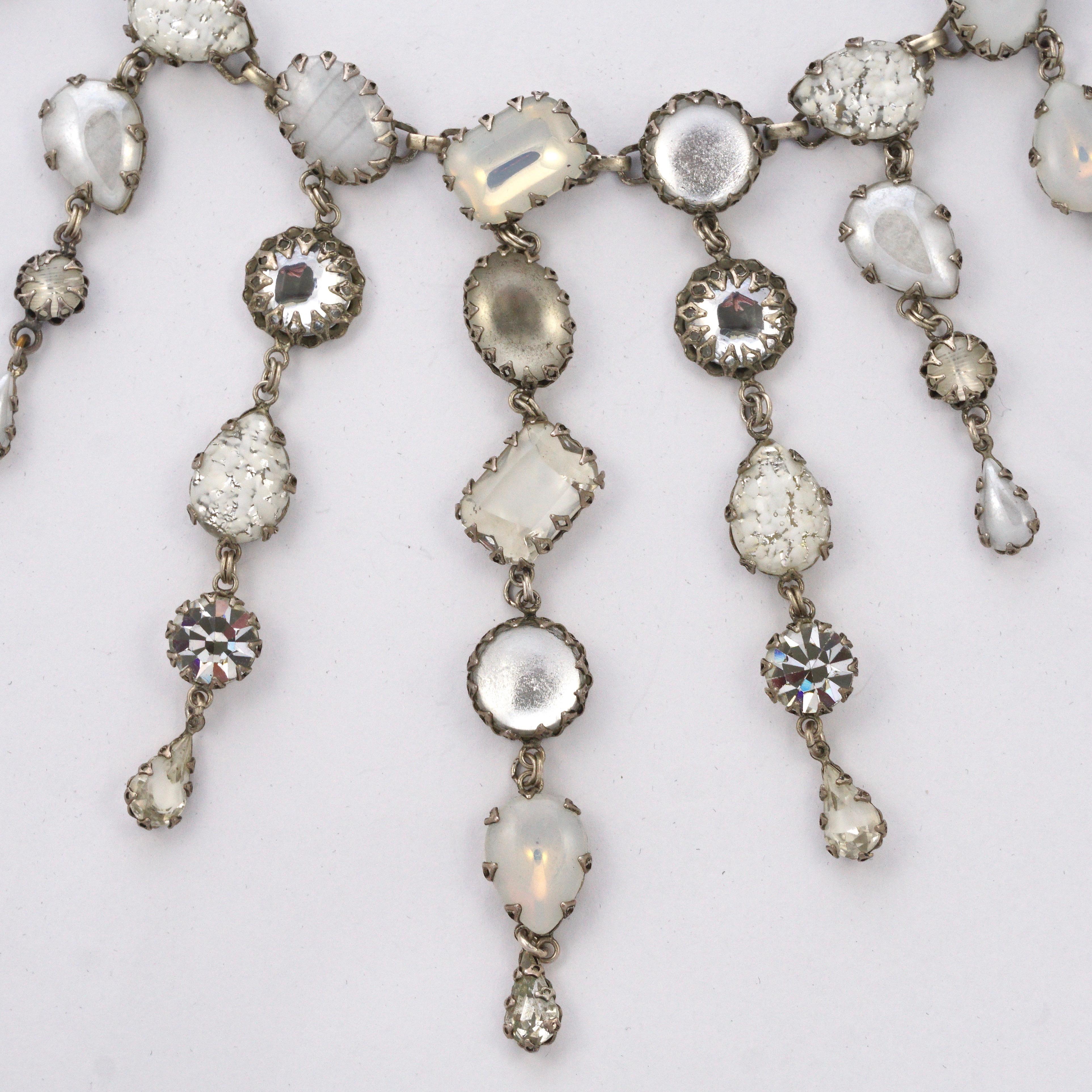 De Luxe NYC/A'dam Silver Tone White Clear and Opaline Art Glass Drop Necklace In Good Condition For Sale In London, GB
