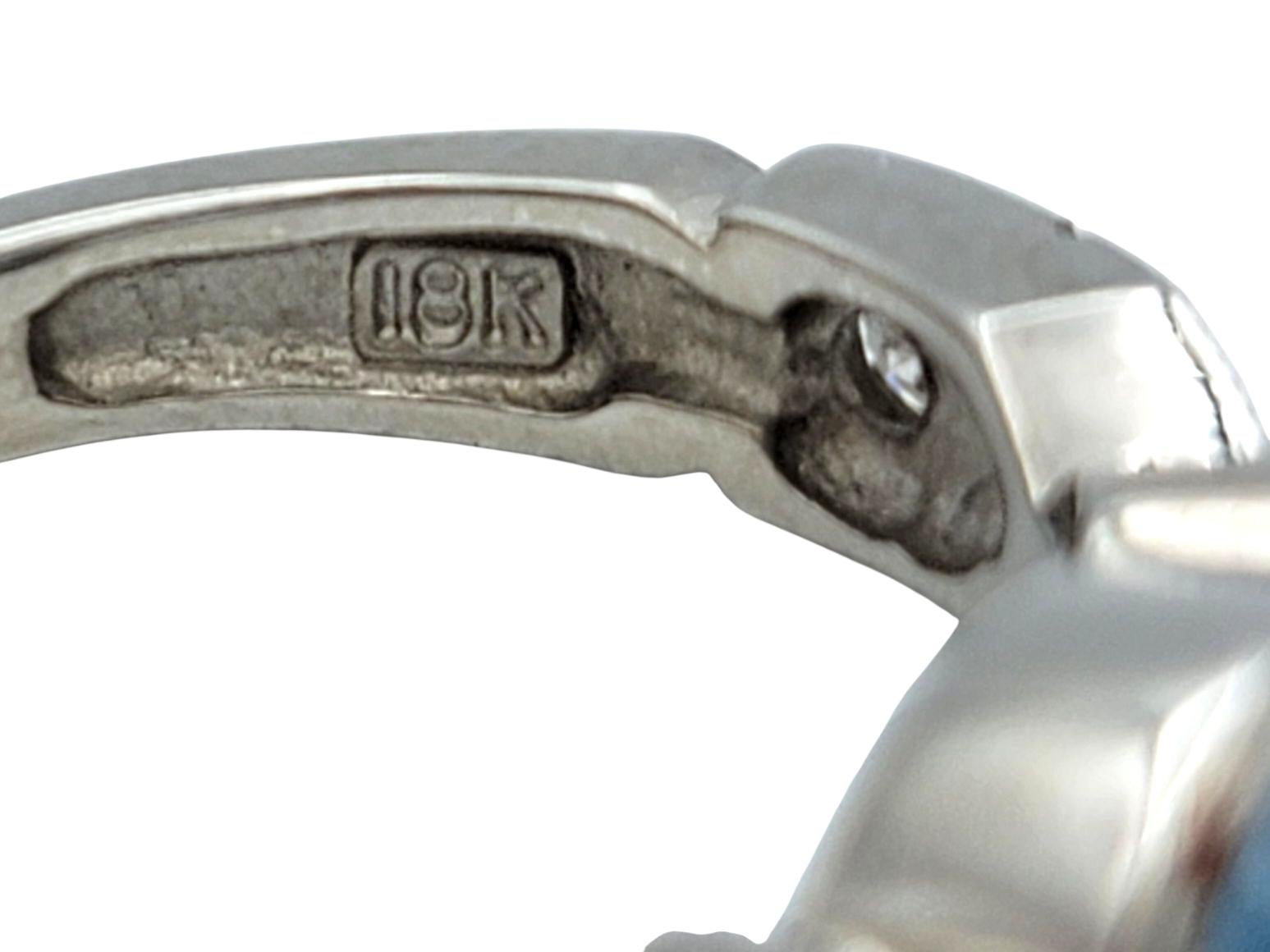 De Merini Bague en or blanc 18 carats avec aigue-marine cabochon et diamants à bord milgrain en vente 1
