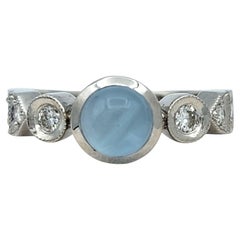 De Merini Aquamarin Cabochon und Diamant Milgrain Edge Ring aus 18 Karat Weißgold