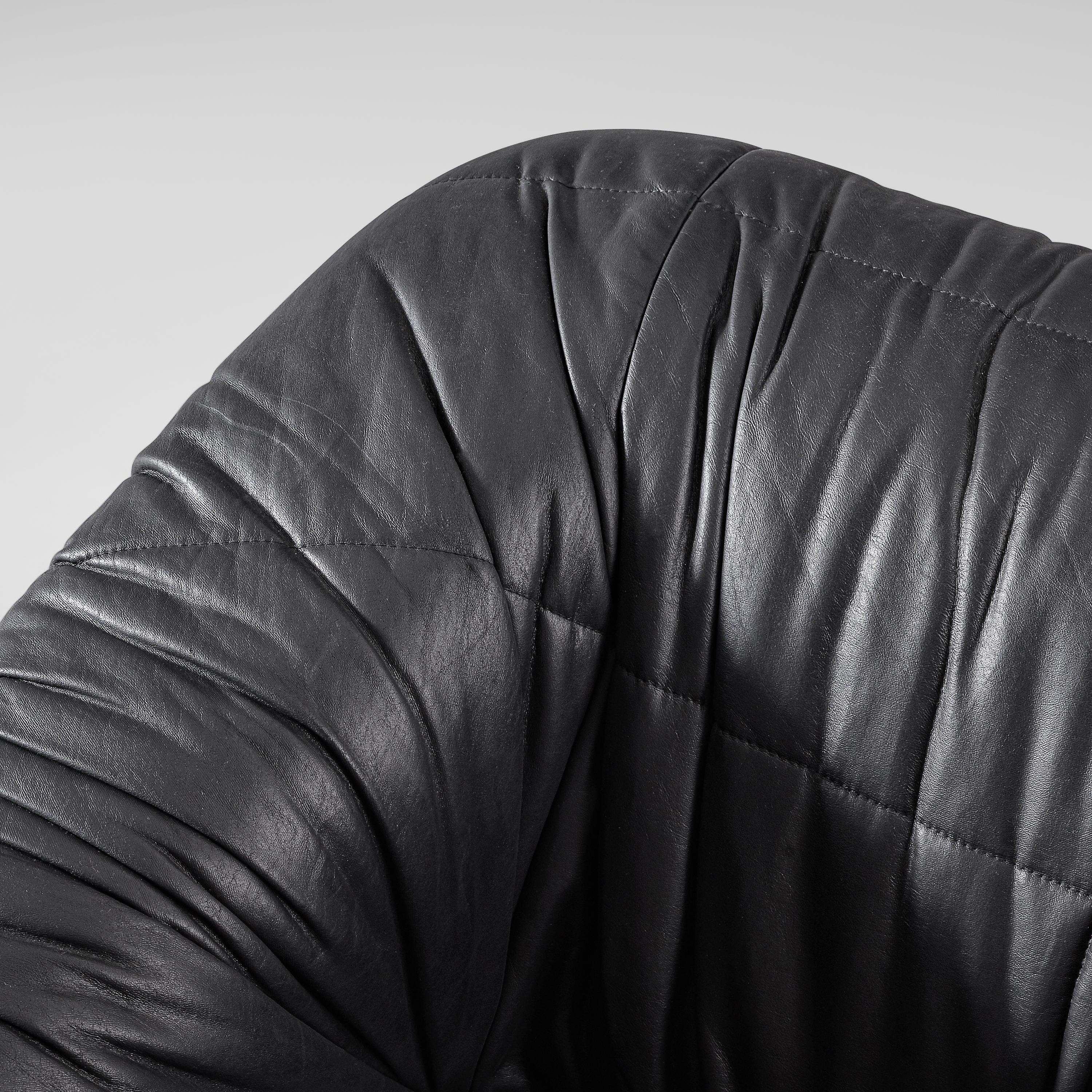 Post-Modern De Pas, D'urbino and Lomazzi for Dell'Oca Piumino Lounge Chair in Black Leather