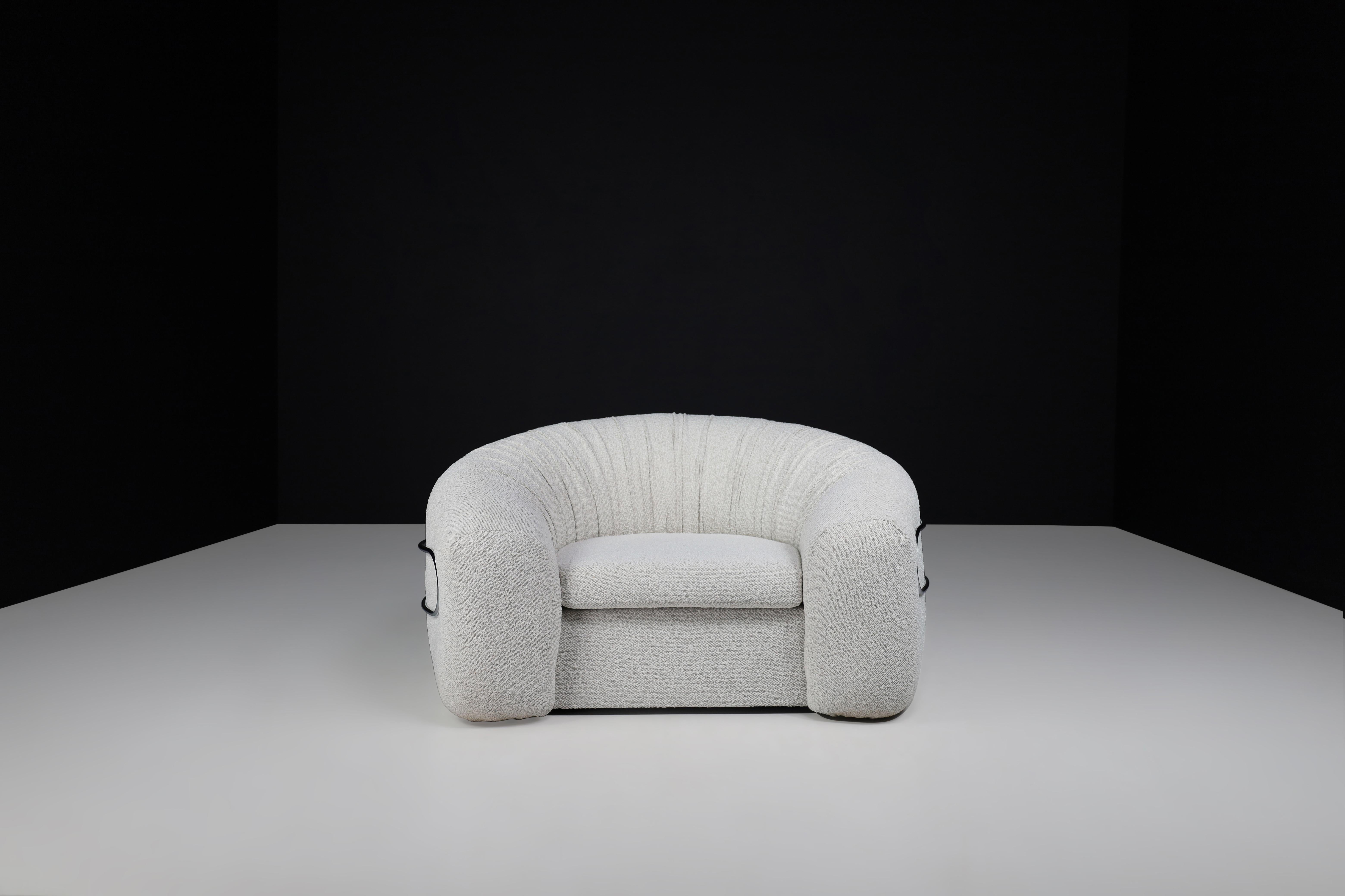 De Pas, D’Urbino and Lomazzi Lounge Chair  Italy 1970. 

This very cool-shaped lounge chair was designed by Jonathan de Pas, Donato D'urbino, and Paolo Lomazzo and made in  Italy in 1970. This chair has a new off-white bouclé fabric upholstery, and