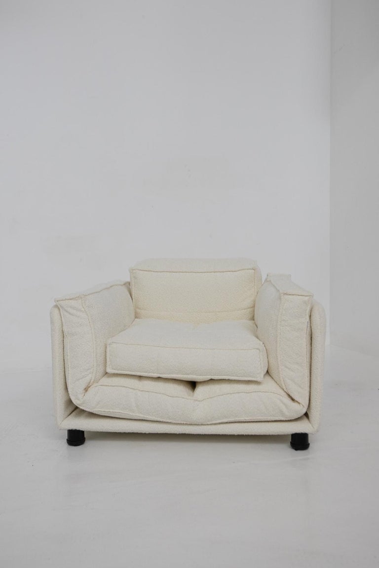 Large folding lounge armchair for BBB Bonacina, 1975. The armchair has been restored in an elegant white bouclè. The large armchair by means of its mechanism can be opened sideways to transform into a chaise lounge for the living room. Its cushions