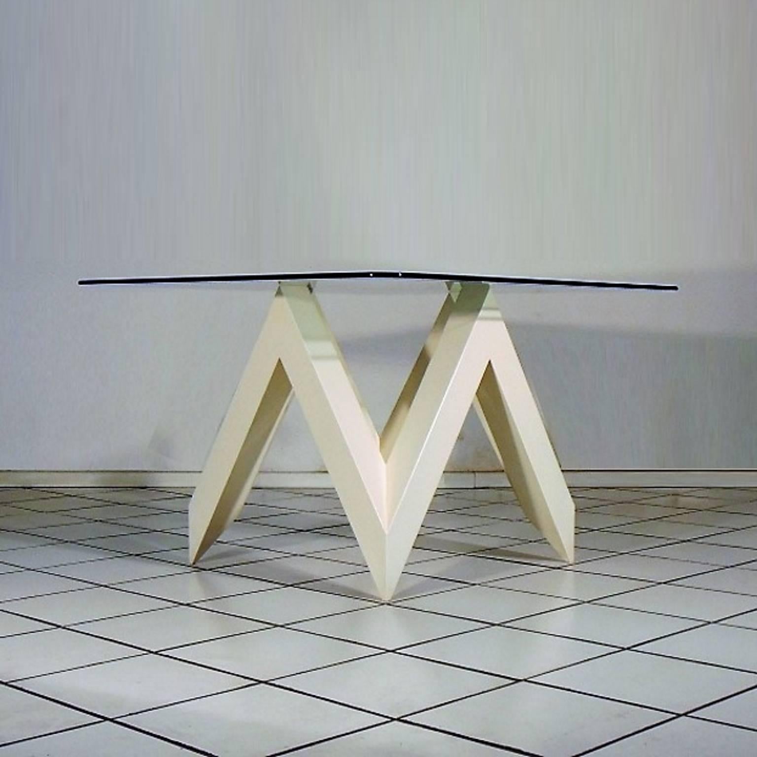 Table with bevelled clear glass top in special square size cm 110 x 110, 12 mm thickness, base cm 69.5 x 69.5 x H 71.5
Total height 72 cm.
Sculptural zig-zag wooden base cm 69.5 x 69.5 x H 71.5 in cream color, with the typical 20-gloss mat lacquer
