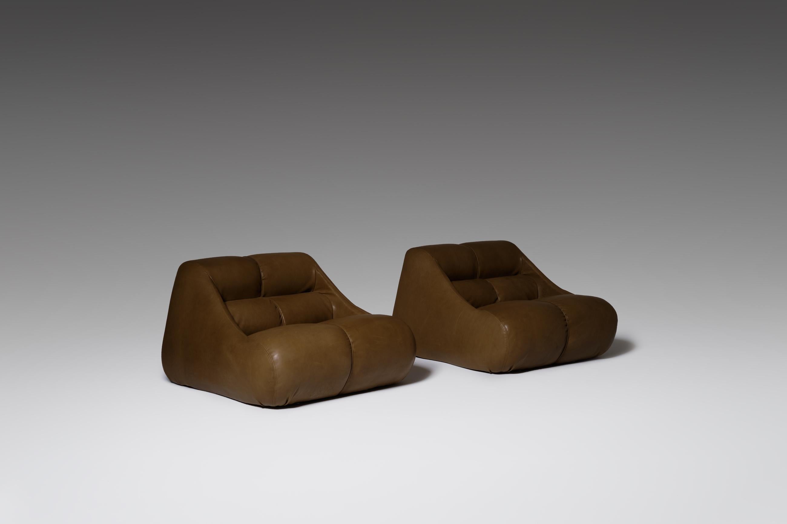 Stunning pair of leather lounge chairs by Jonathan de Pas, Donato D’urbino & Paolo Lomazzi for BBB Bonacina, Italy 1967. The trio was pare of the ‘Radical Design’ movement which dominated Avant Garde Italian design and architecture in the late 1960s