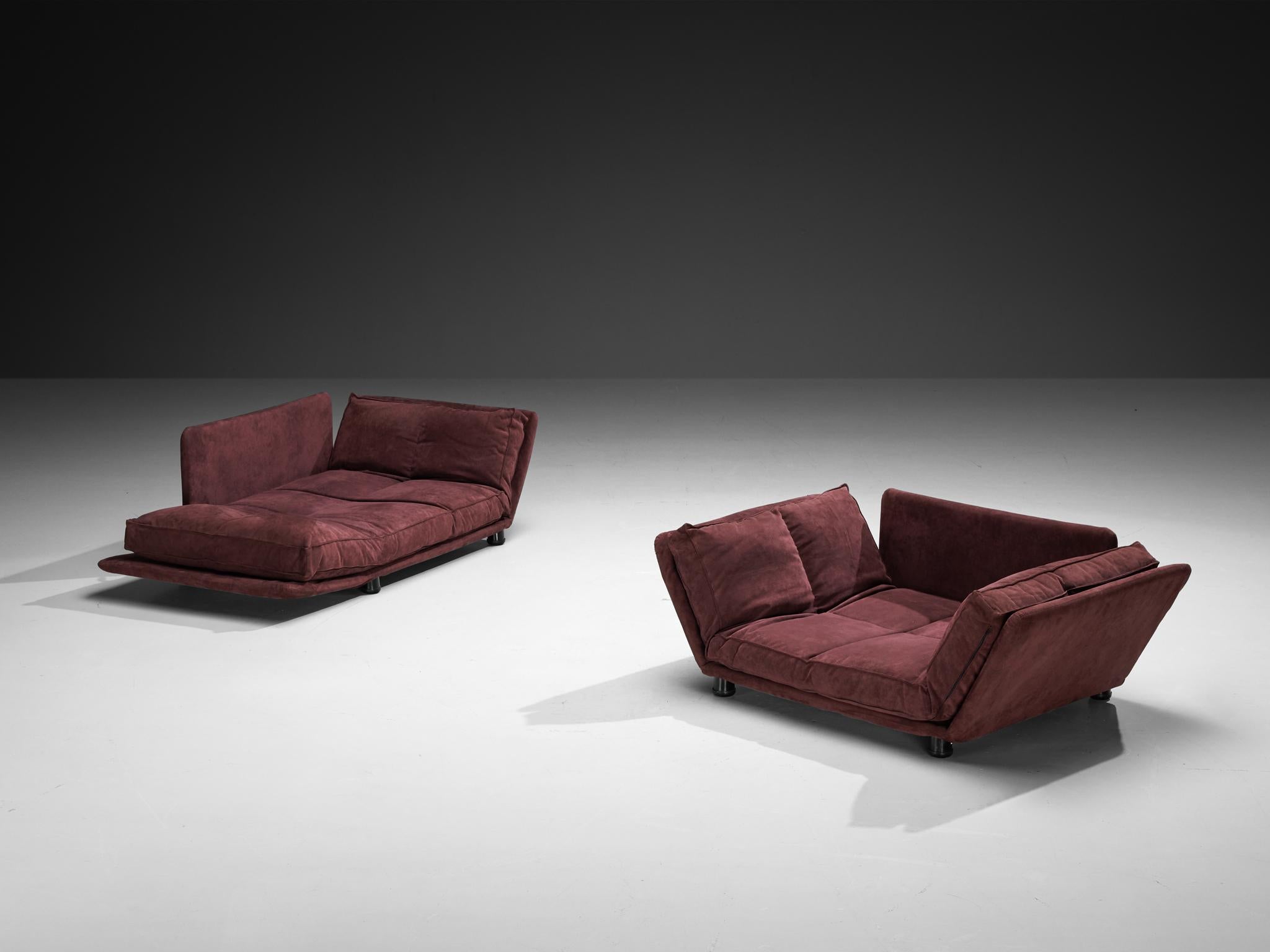 Gionathan de Pas & Donato D'Urbino & Paolo Lomazzi per BBB, coppia di sedie lounge 'Flap', metallo, plastica, alcantara, Italia, 1975

La poltrona 